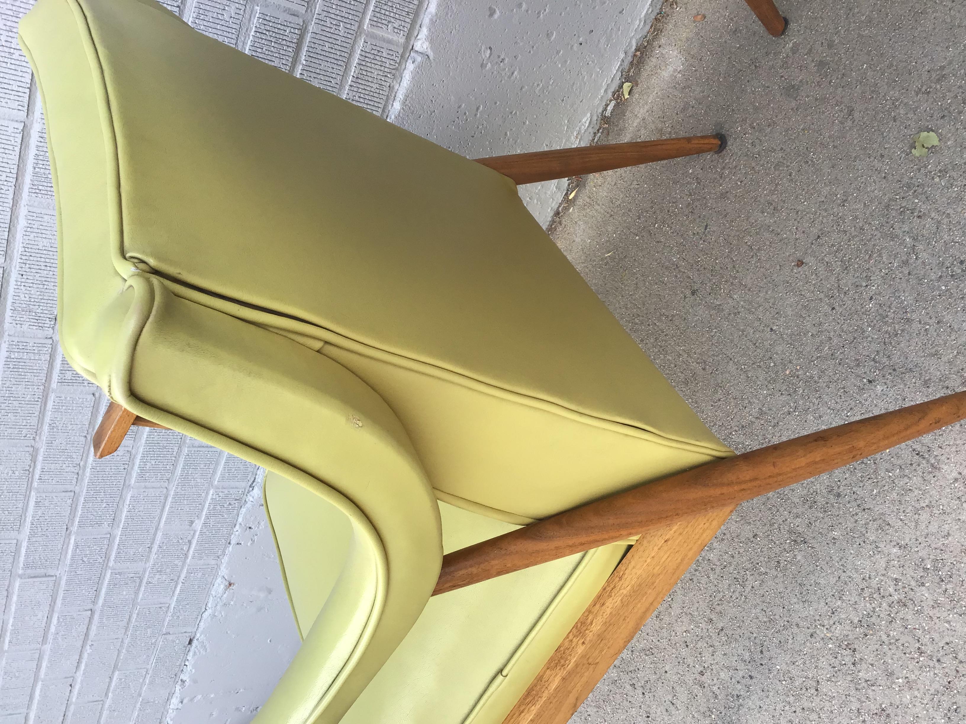 Poltrone moderne della metà del secolo nello stile di Adrian Pearsall, una coppia in vendita 4