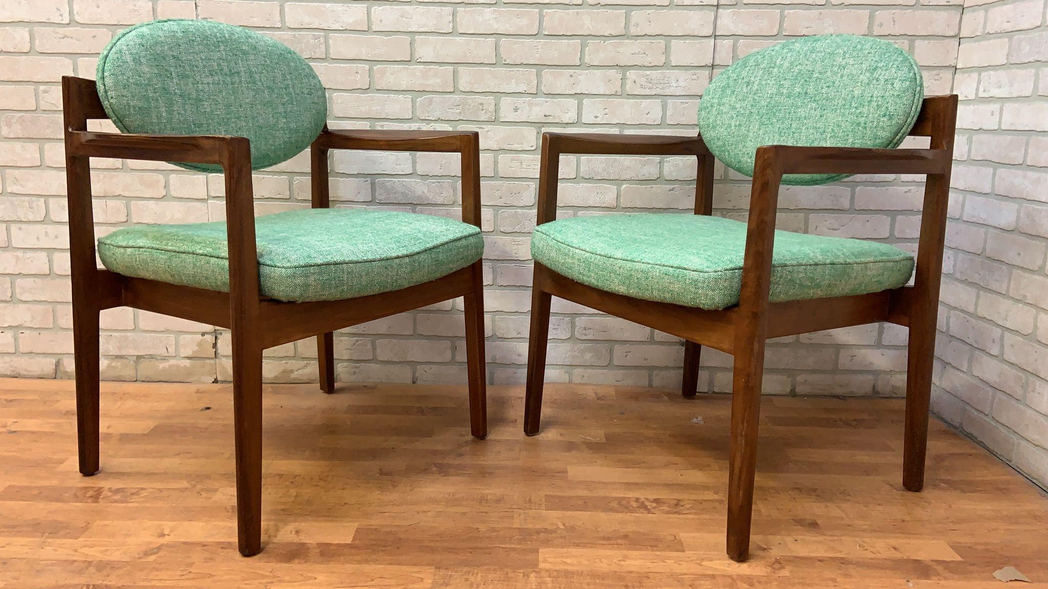 Mid Century Modern Oval-Back Armchairs by Jens Risom Newly Reupholstered in Green Woven Wool-Linen Blend Fabric - Pair

Mid Century Modern Armchairs, known as 