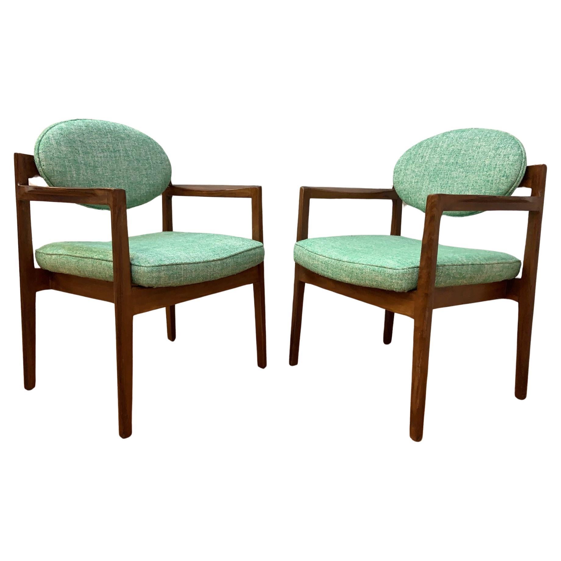 Mid Century Modern Oval-Back Armchairs by Jens Risom Newly Reupholstered - Pair For Sale