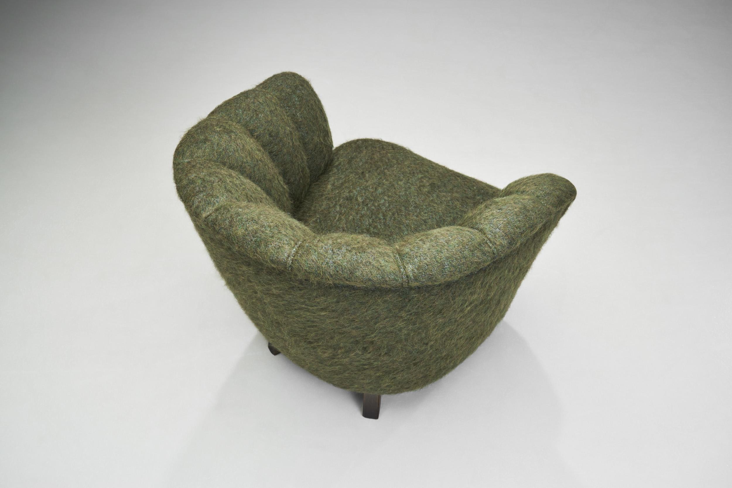 Milieu du XXe siècle Fauteuils The Modernity avec tapisserie verte, Europe 1950s en vente