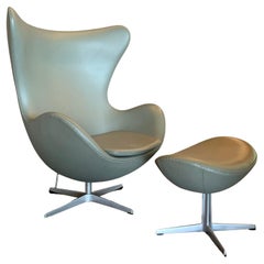 Mid-Century Modern Arne Jacobsen Fritz Hansen Egg Chair & Ottoman, 1960s