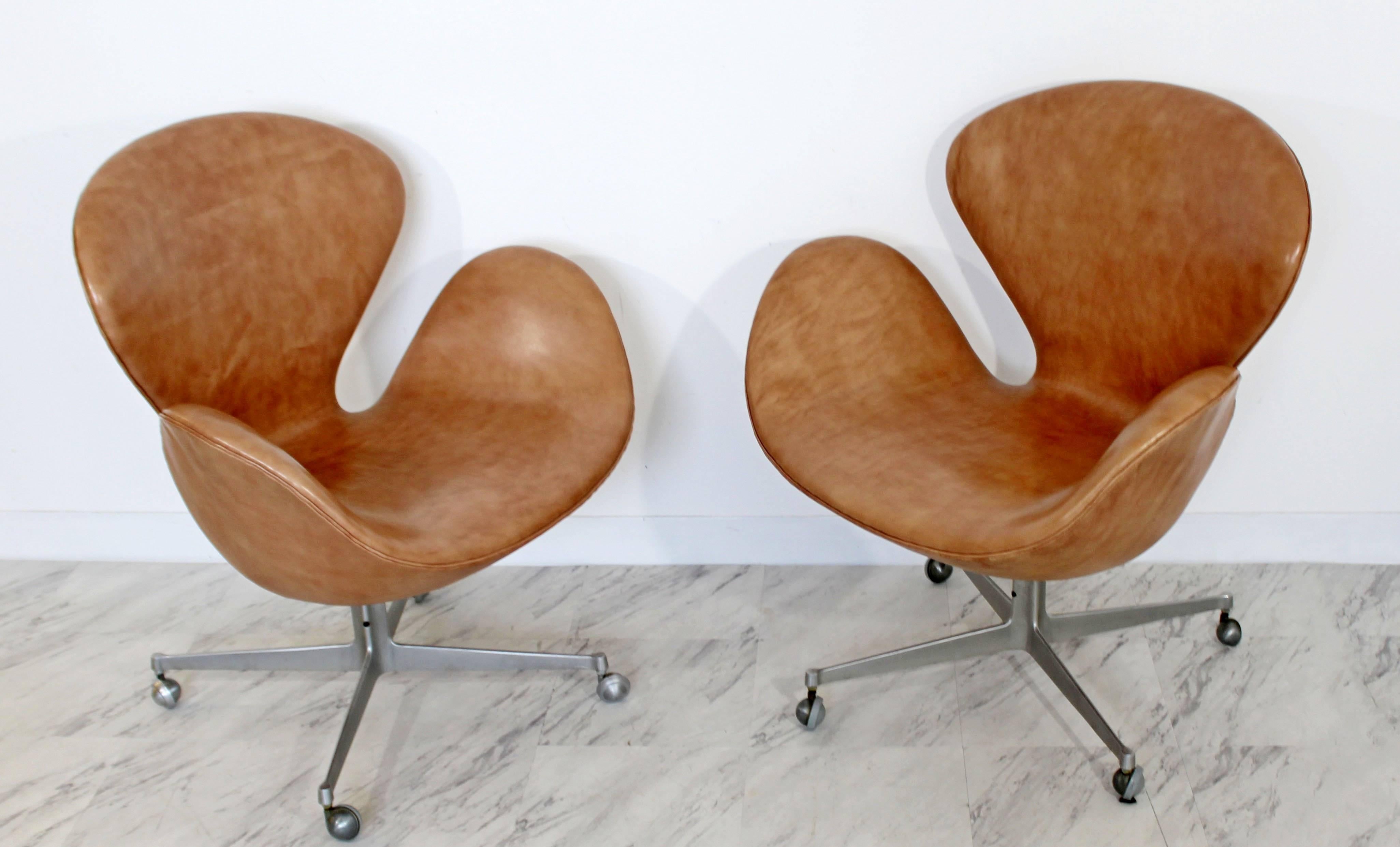 Mid-20th Century Mid-Century Modern Arne Jacobsen Fritz Hansen Set of Four Leather Swan Chairs