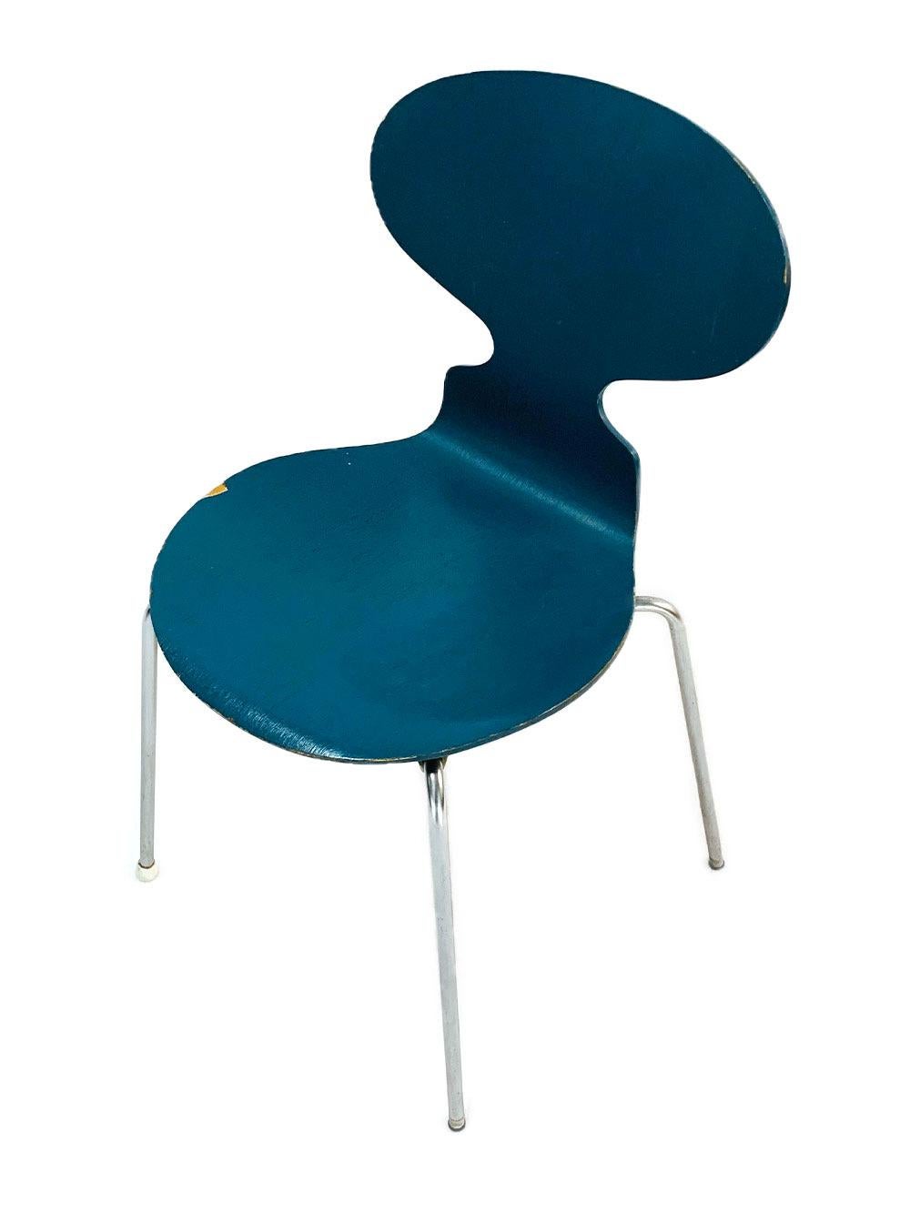 Mid-Century Modern Arne Jacobsen rare set of 6 ant chairs model 3101 manufactured in 1970 by Fritz Hansen in Denmark. Imported from Europe, each ant chair has 4 tubular legs and the body of the chair is original plywood painted a light blue rarely