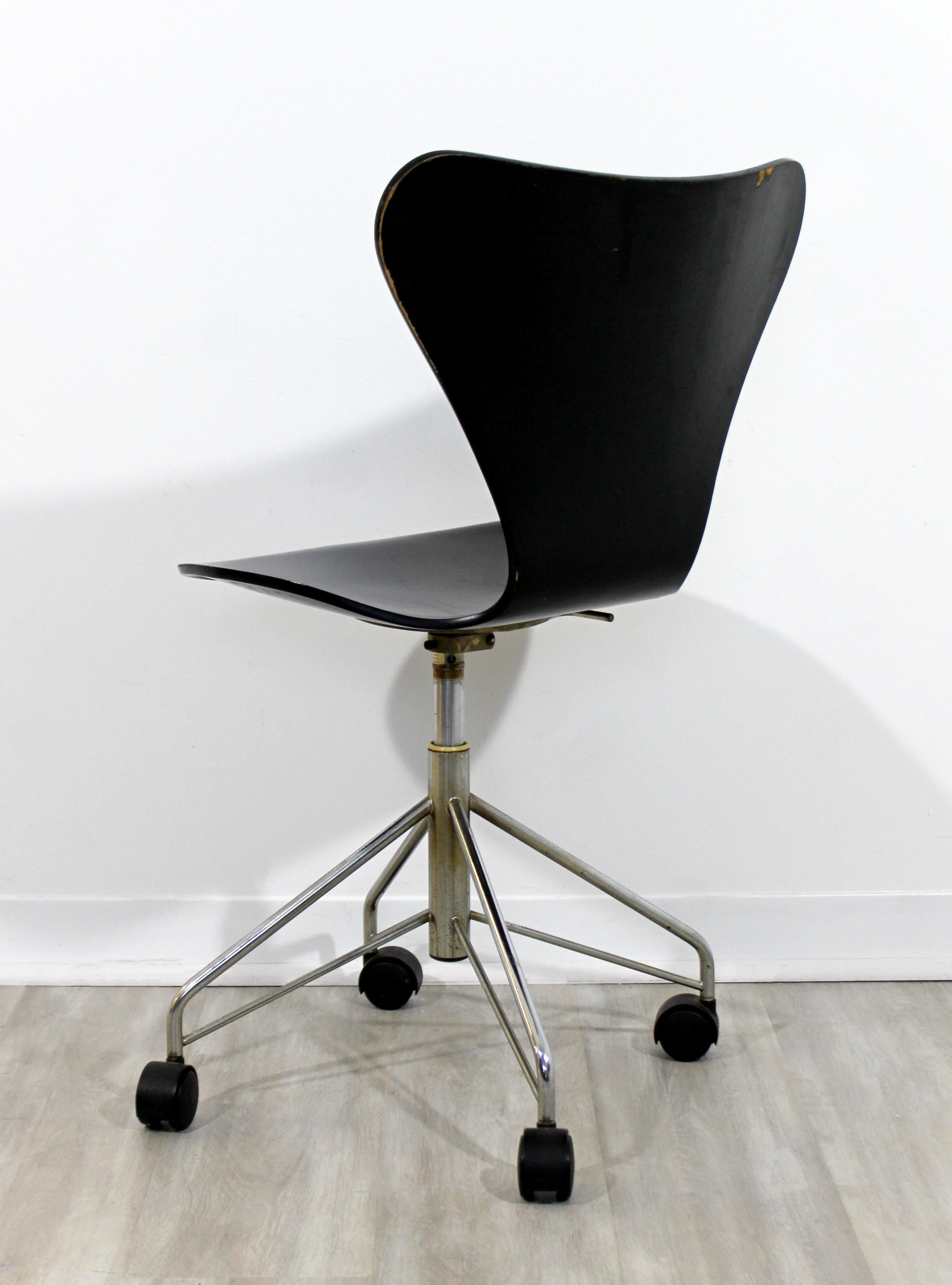 Mid-Century Modern Arne Jaconbsen Fritz Hansen Danish Side Chair Model 3117 2