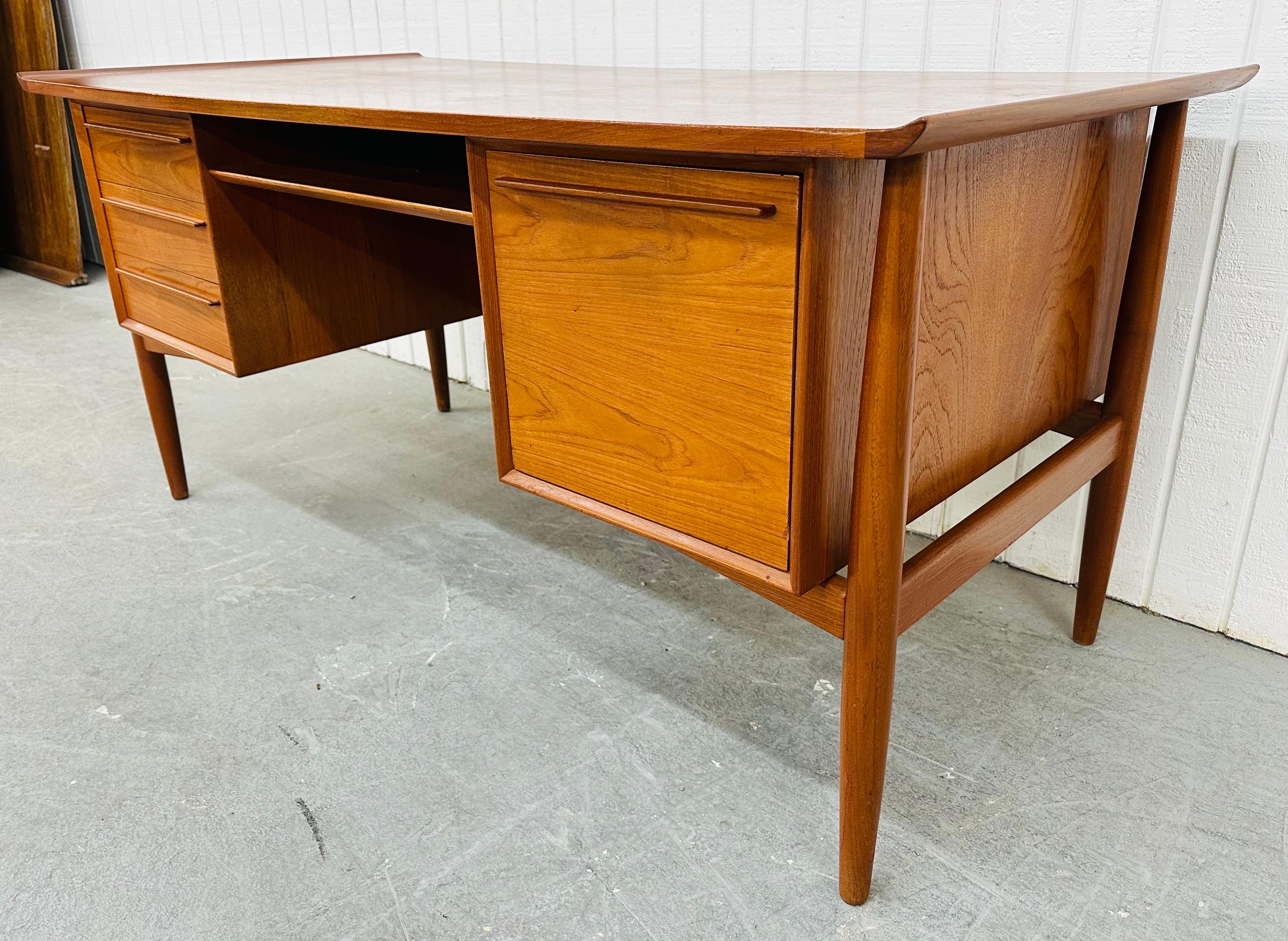 Mid-Century Modern Arne Vodder Teak Executive Desk (Moderne der Mitte des Jahrhunderts) im Angebot