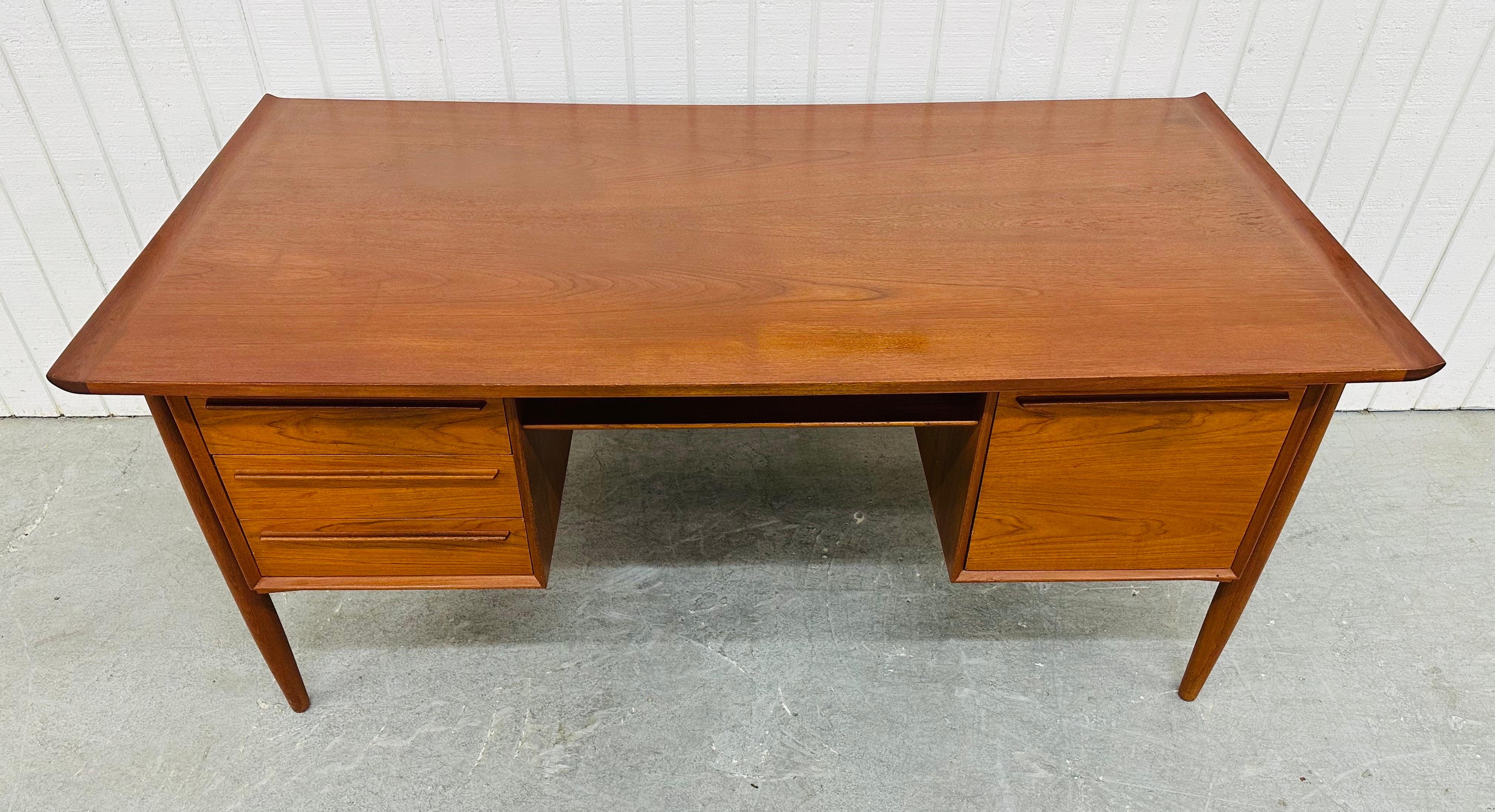 Mid-Century Modern Arne Vodder Teak Executive Desk im Zustand „Gut“ im Angebot in Clarksboro, NJ