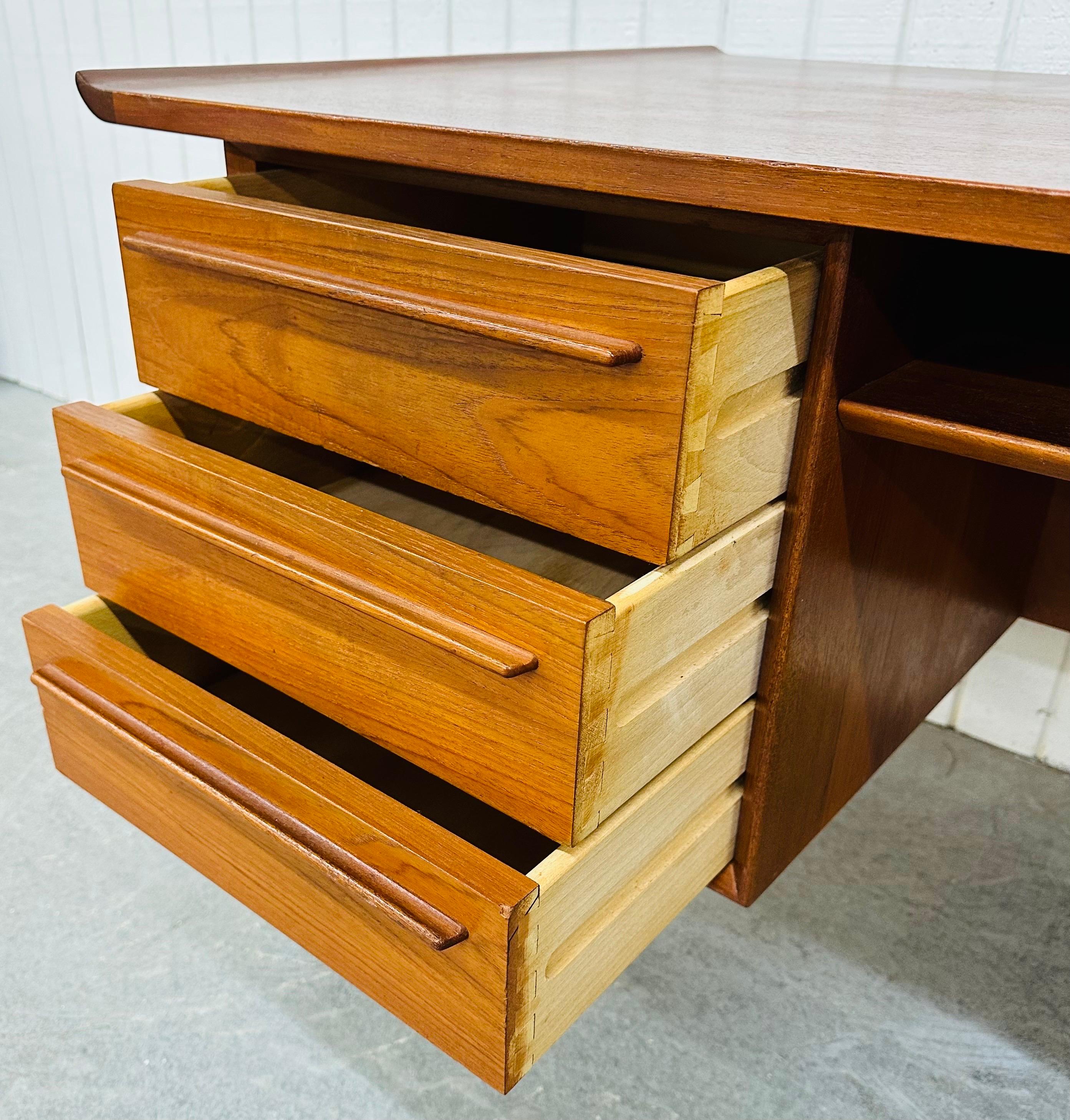 Mid-Century Modern Arne Vodder Teak Executive Desk im Angebot 1