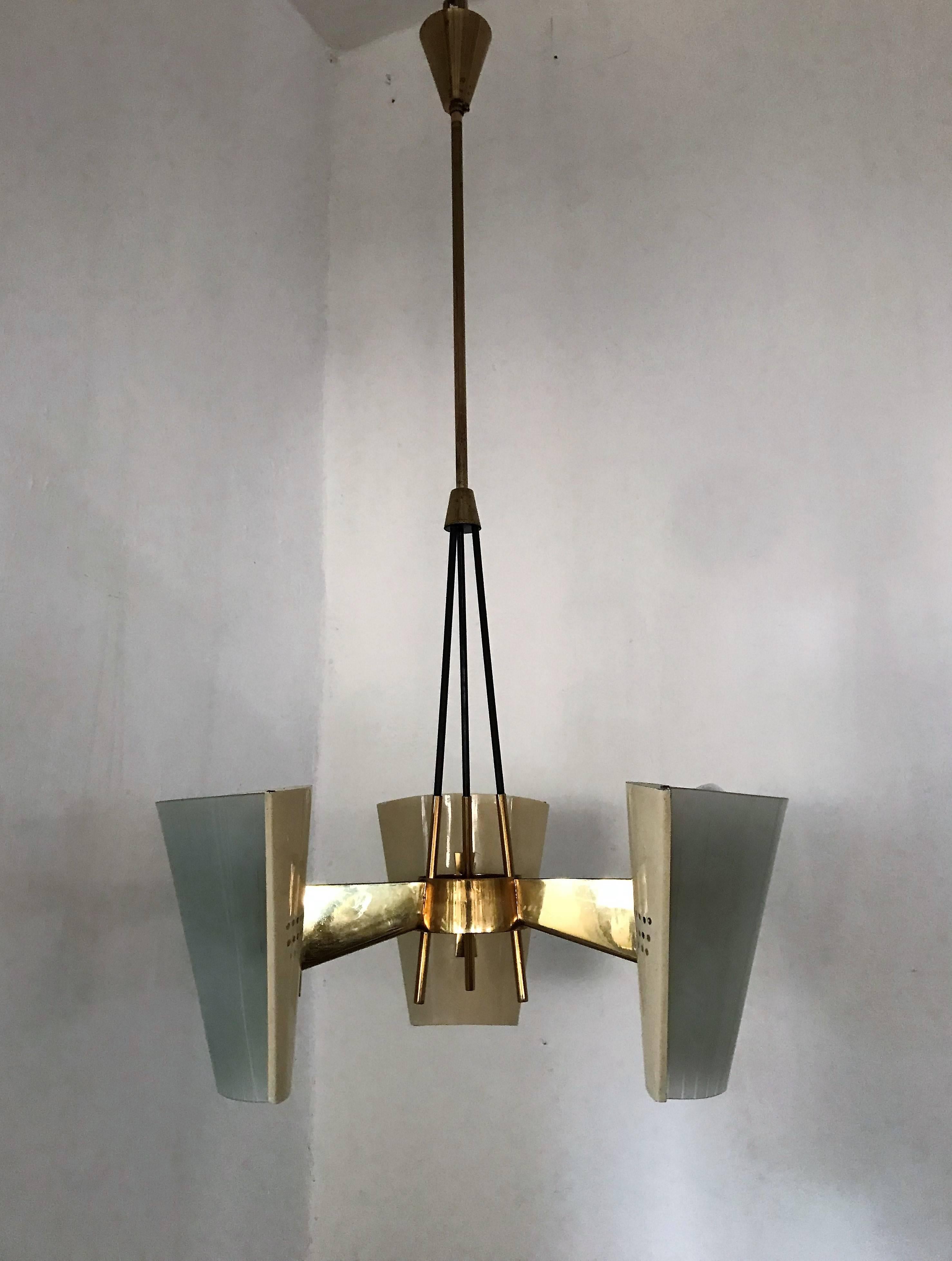 Mid-Century Modern Arredoluce Chandelier in Brass and Glass, Italy, circa 1950 In Good Condition In Merida, Yucatan