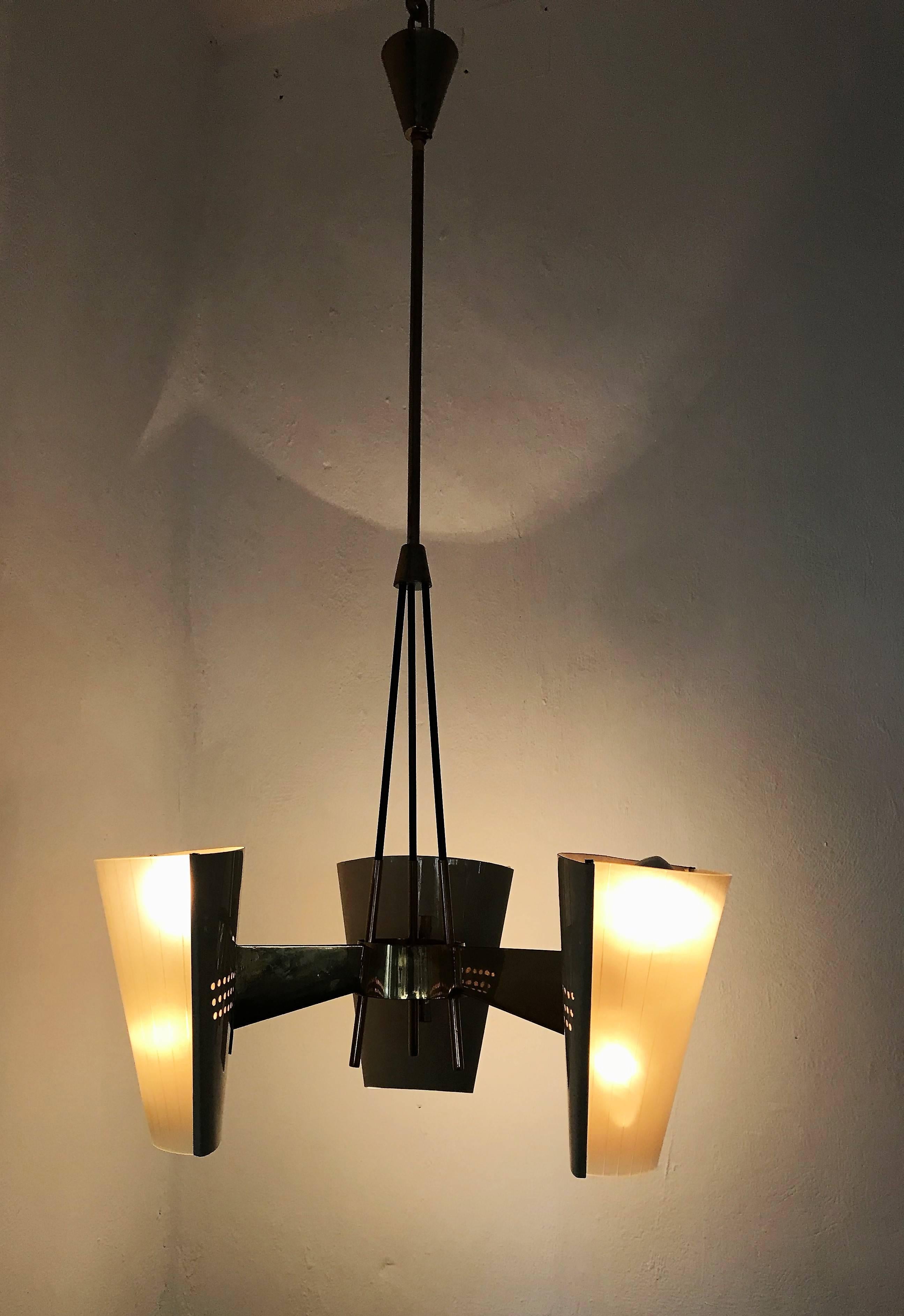 20th Century Mid-Century Modern Arredoluce Chandelier in Brass and Glass, Italy, circa 1950