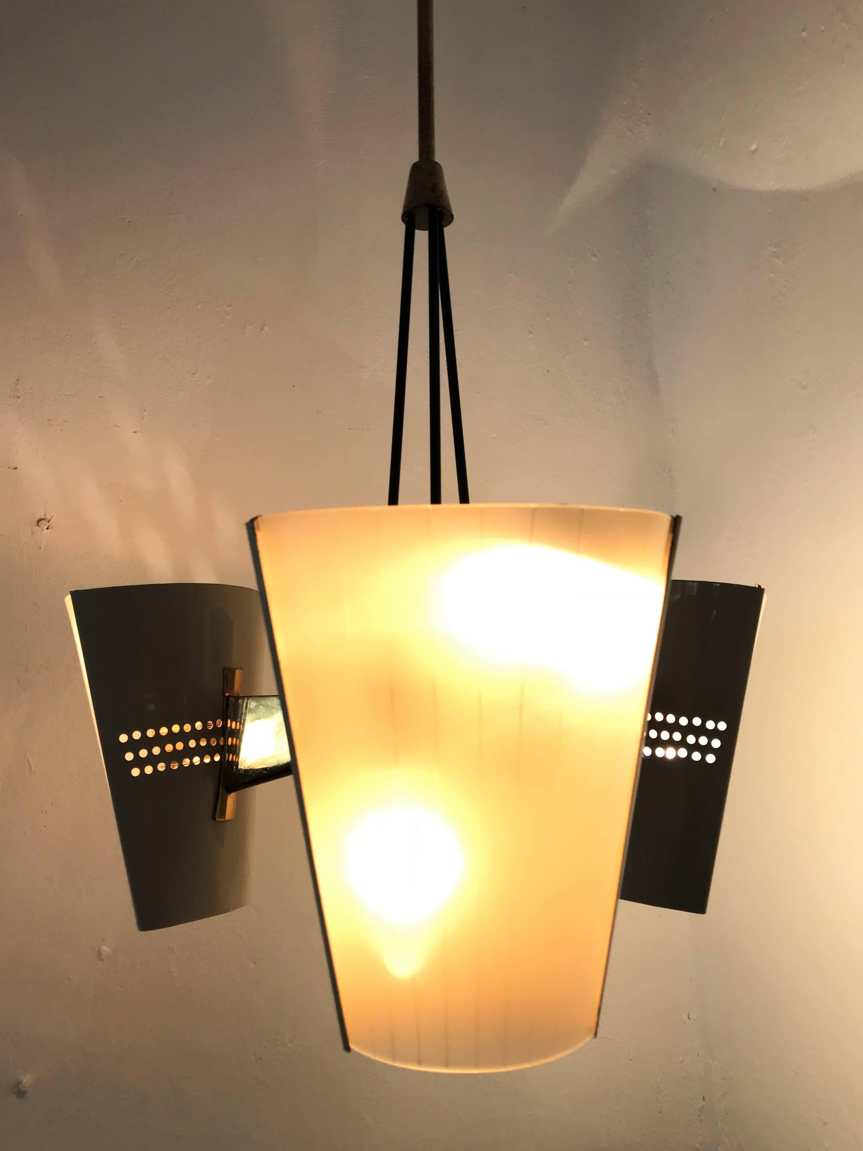 Mid-Century Modern Arredoluce Chandelier in Brass and Glass, Italy, circa 1950 2