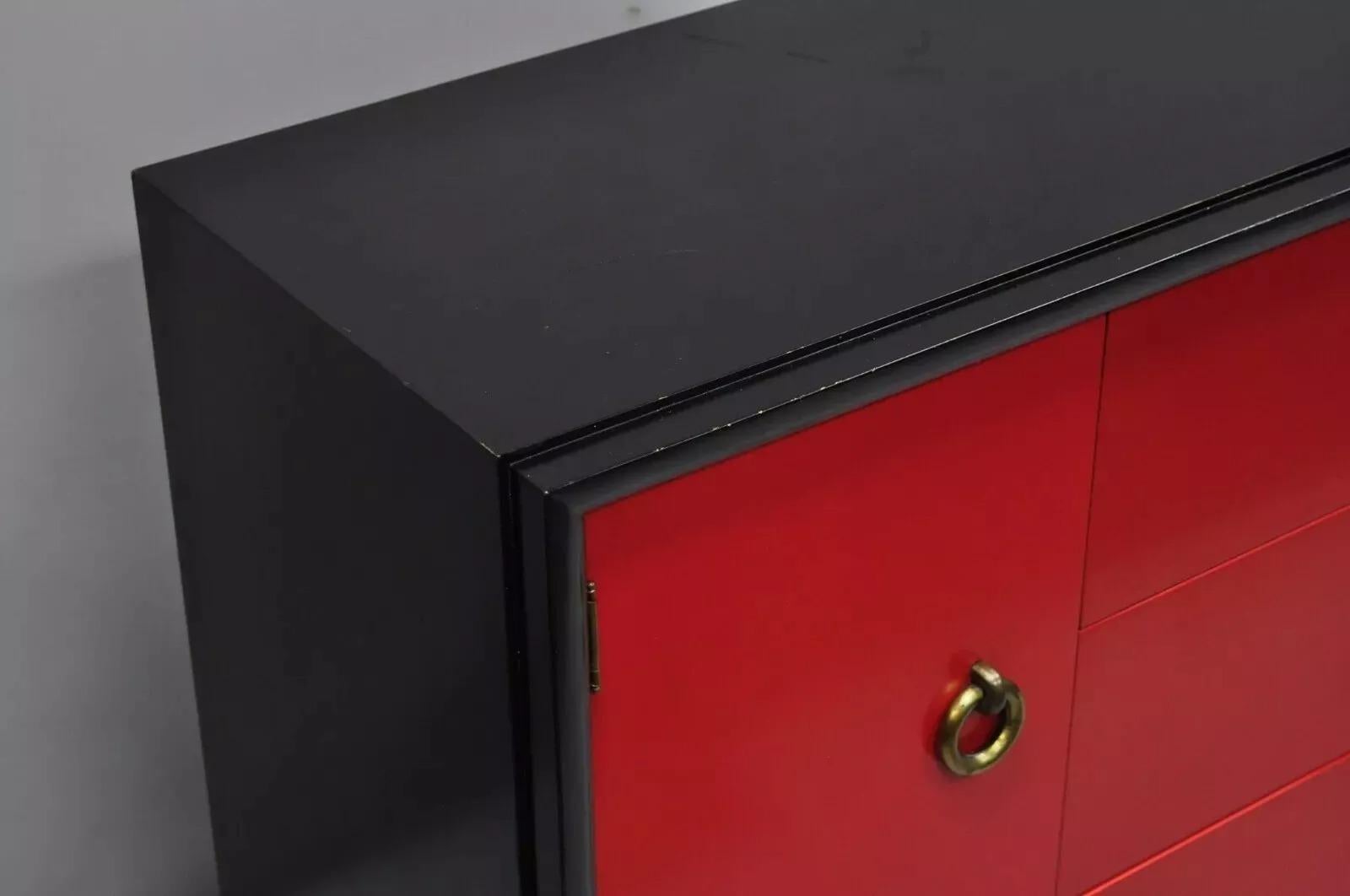 Mid Century Modern Art Deco Negro y Rojo Credenza Cabinet Aparador by Harjer Desconocido en venta