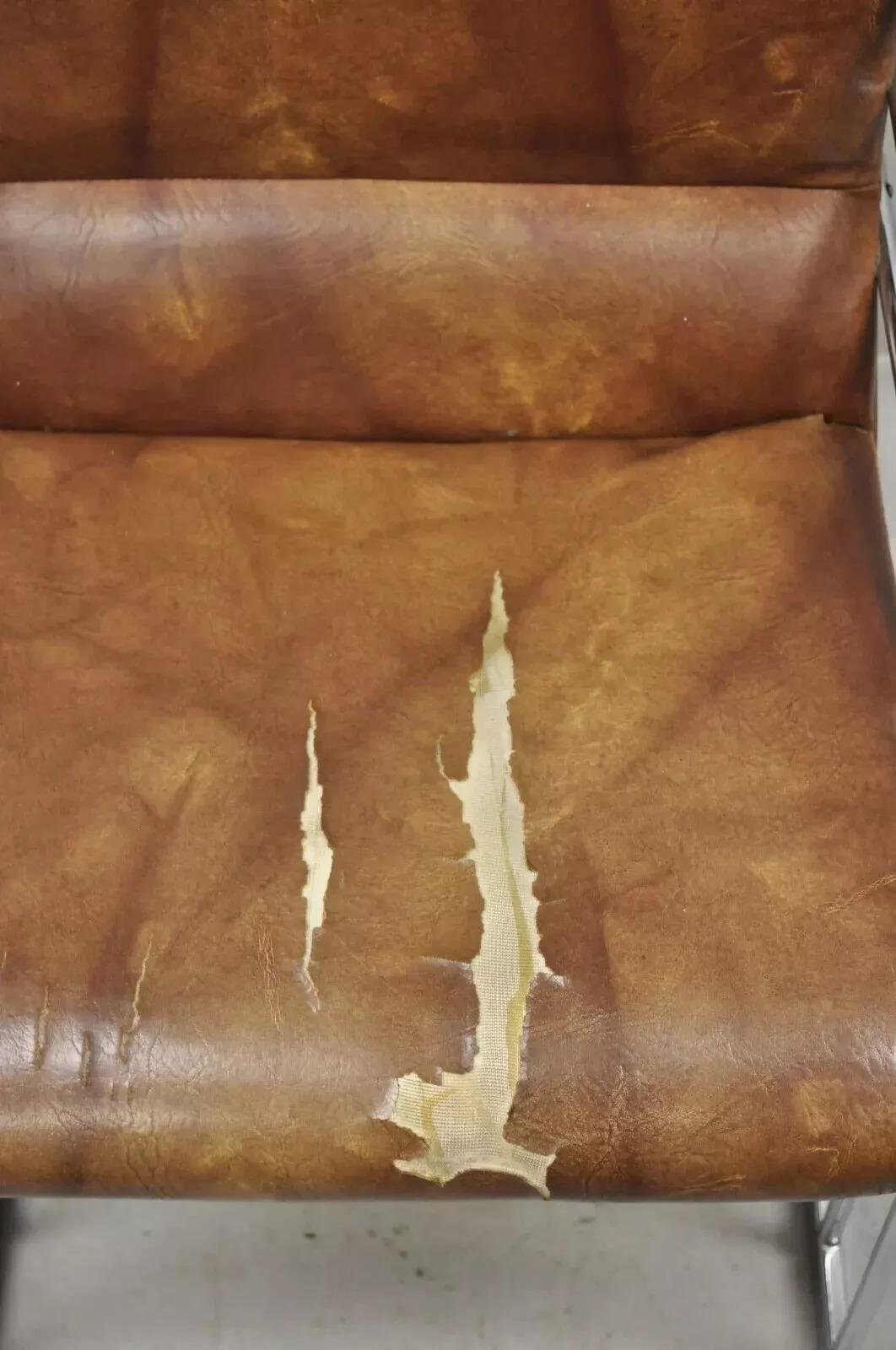 Sillón de brazos estilo Milo Baughman de estilo Art Decó cromado de mediados del siglo XX en Bueno estado para la venta en Philadelphia, PA