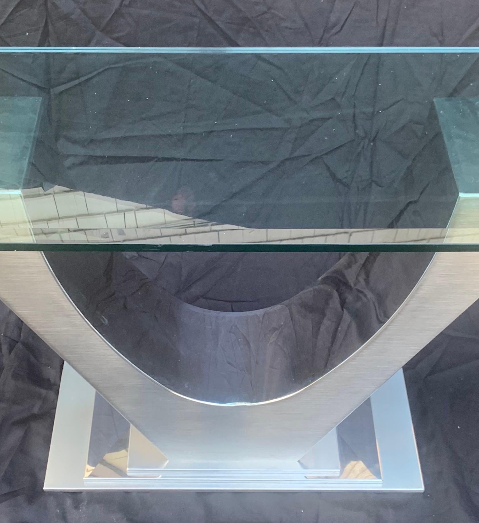 Konsolentisch aus poliertem, gebürstetem Nickelglas mit Glasplatte im Art-déco-Stil, Mid-Century Modern (Moderne) im Angebot