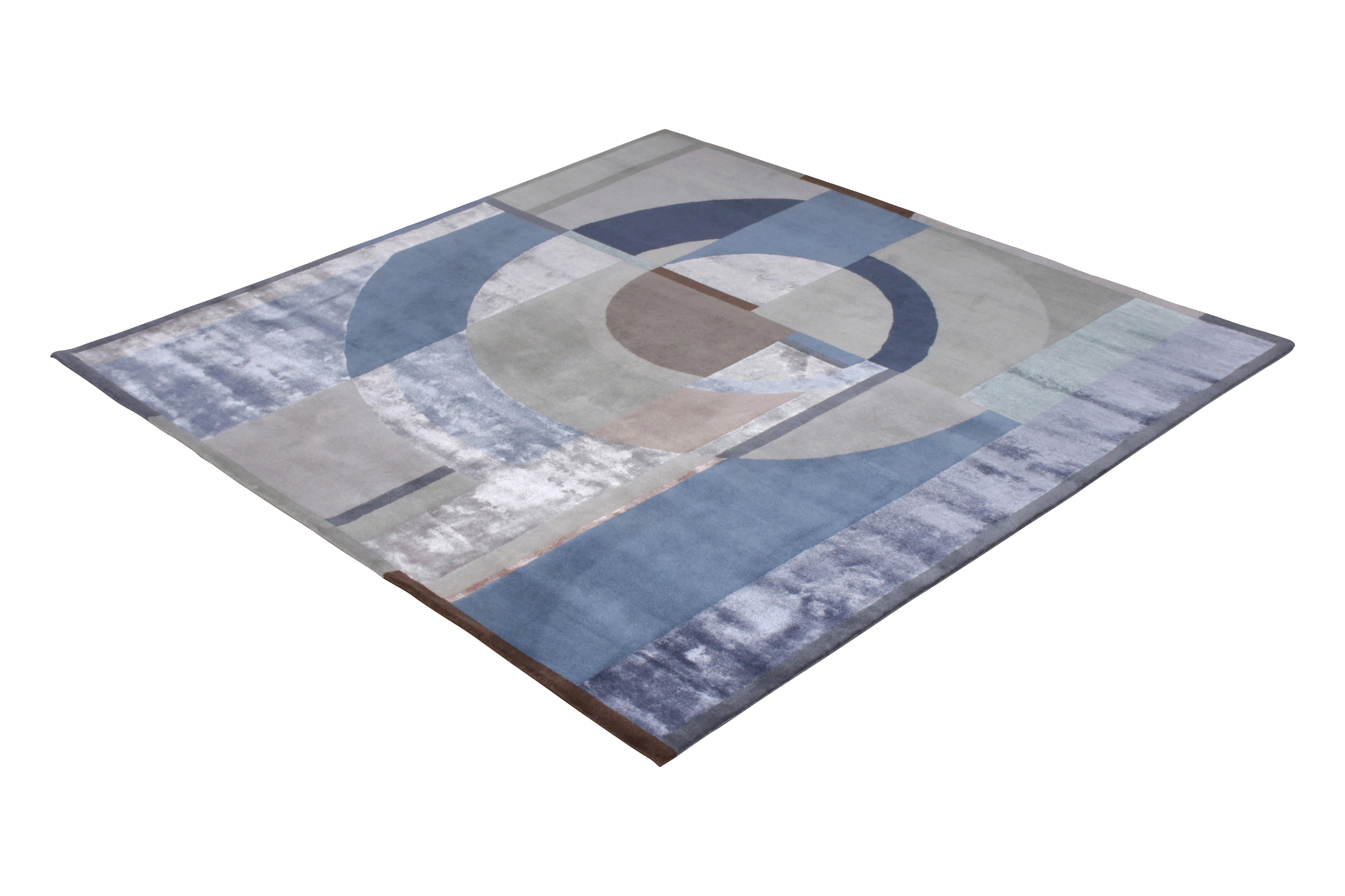 Hand knotted with a bend of New Zealand wool, natural silk, and exotic yarns, this Art Deco rug hails from the Mid-Century Modern rug collection by Rug & Kilim, a bold exploration of 1950s style innovating large scale, refined texture, excellent