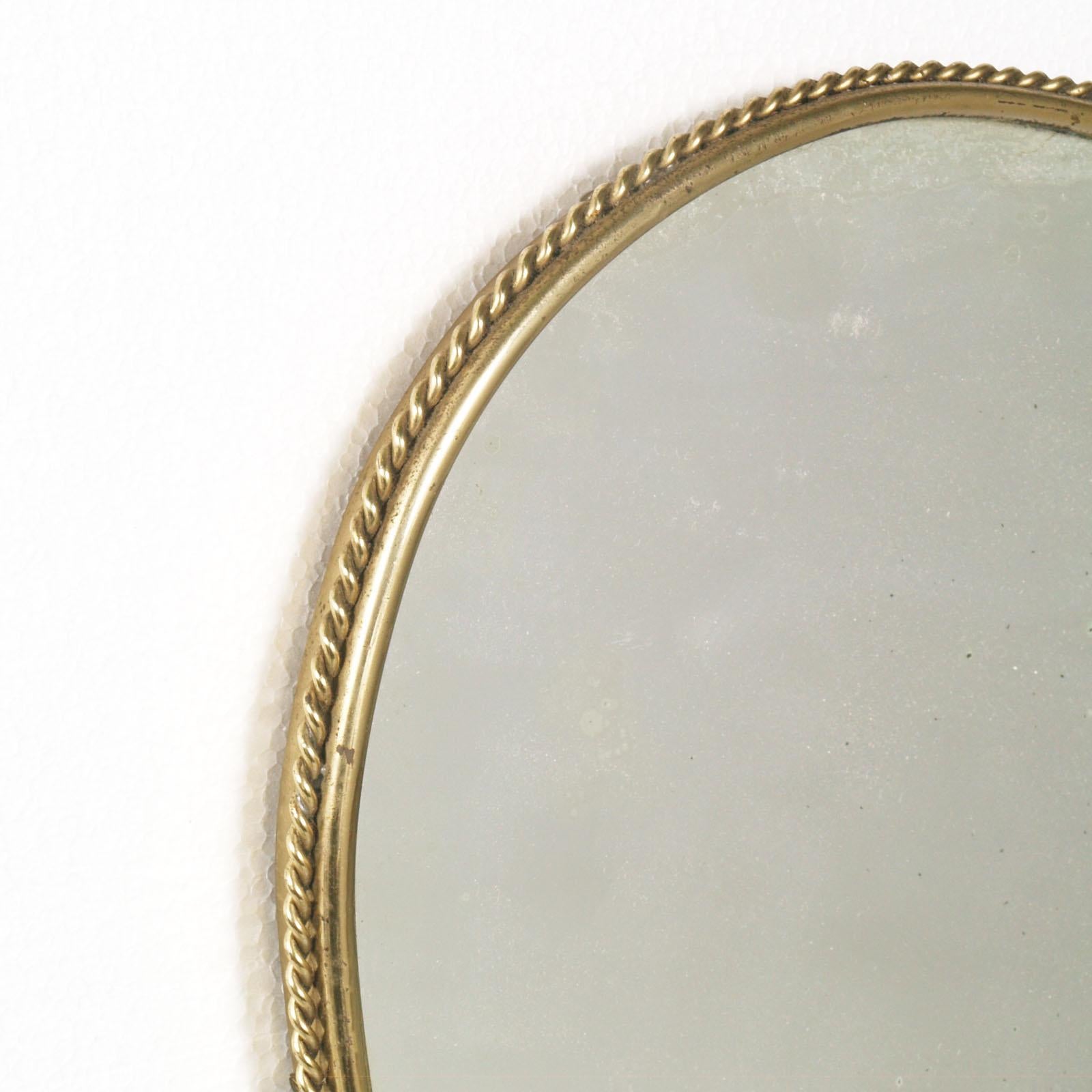 Mid-Century Modern mirror Fontanit by Fontana Arte with gilt brass frame, Gio Ponti attributed.

About Fontana Arte
Best known for its elegant and innovative vintage lighting pieces, the Milan-based firm Fontana Arte pioneered one of the key