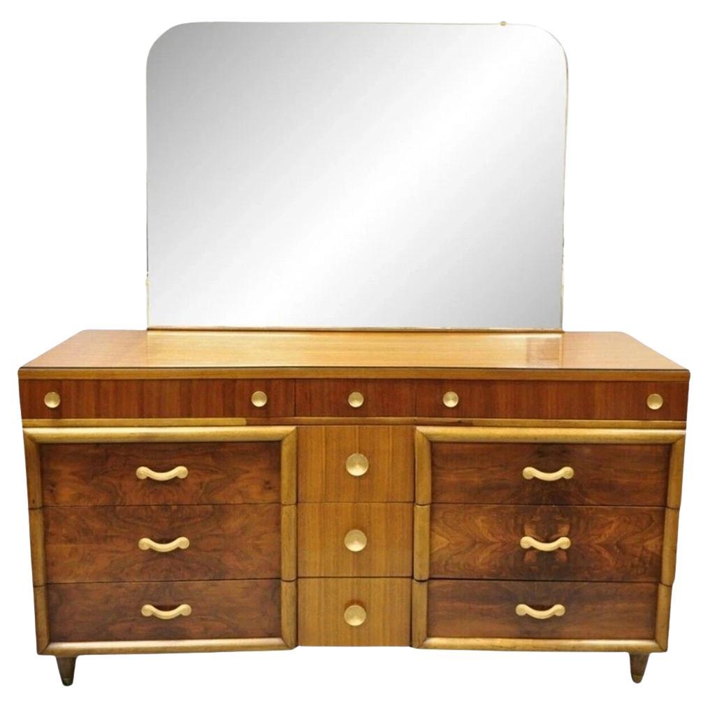 Mid Century Modern Art Deco Nussbaum Lange Kommode mit Spiegel von Joerns Bros