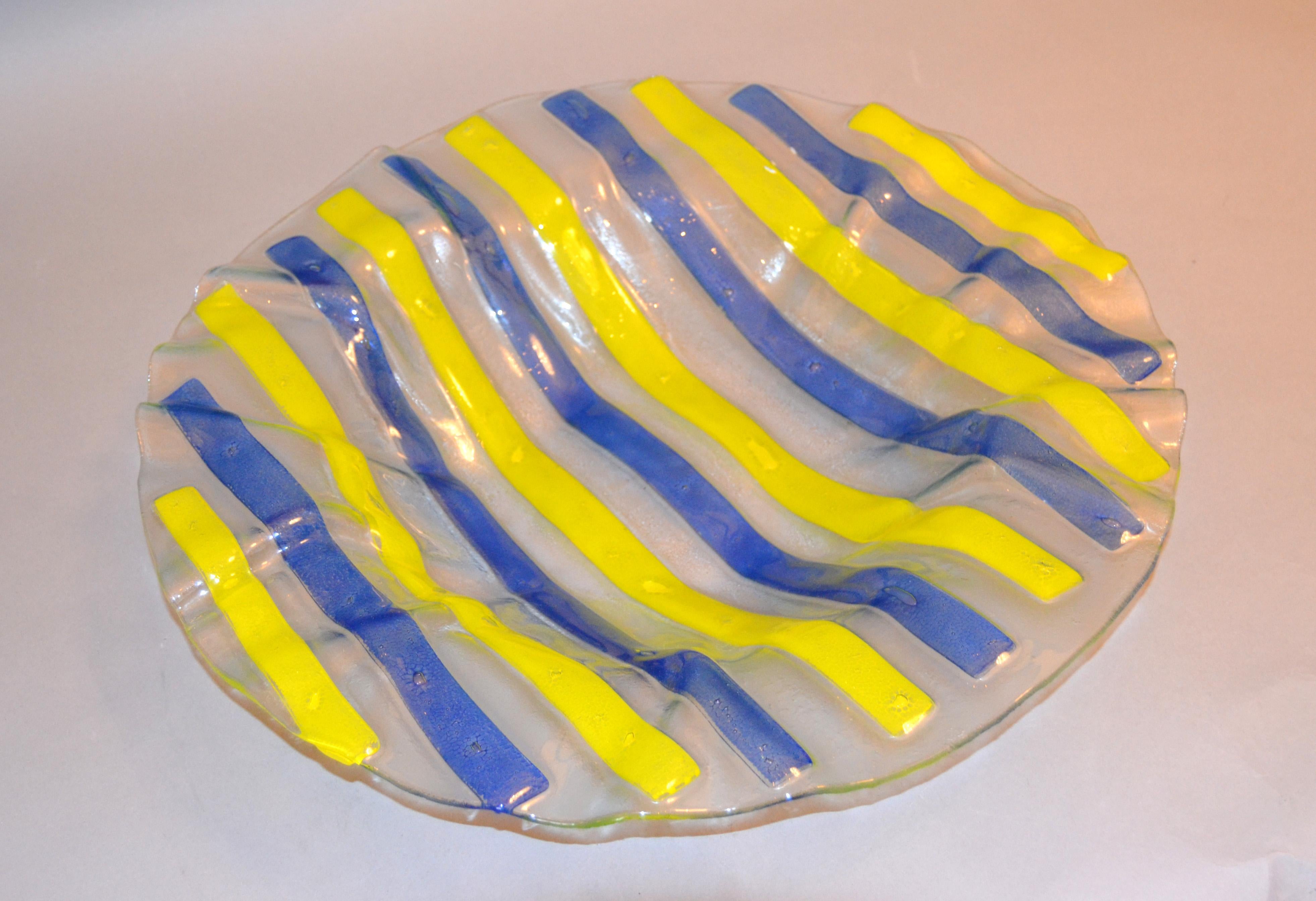 American Mid-Century Modern Art Glass Centerpiece / Bowl / Plate in the Style of Higgins