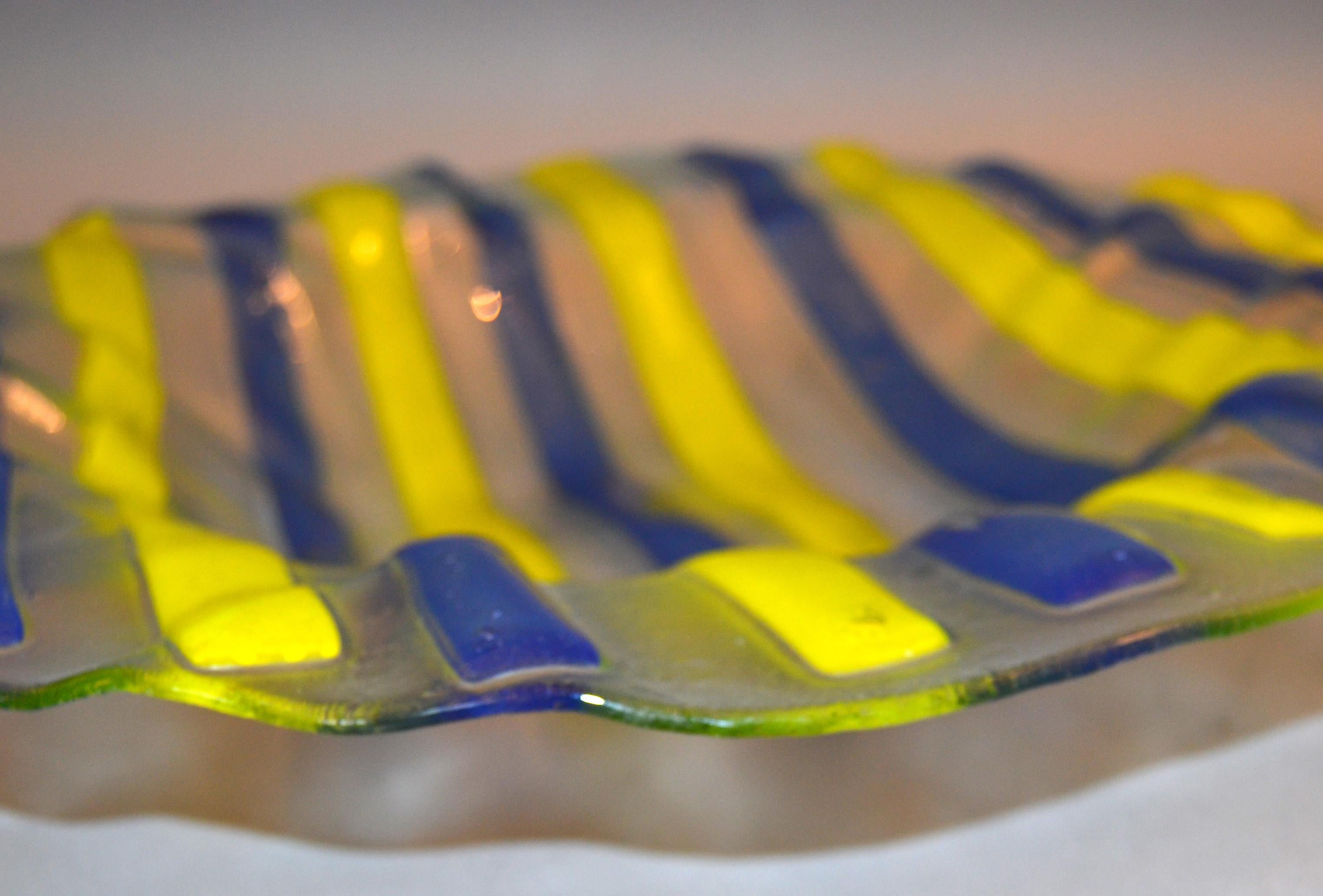 Mid-Century Modern Art Glass Centerpiece / Bowl / Plate in the Style of Higgins 3