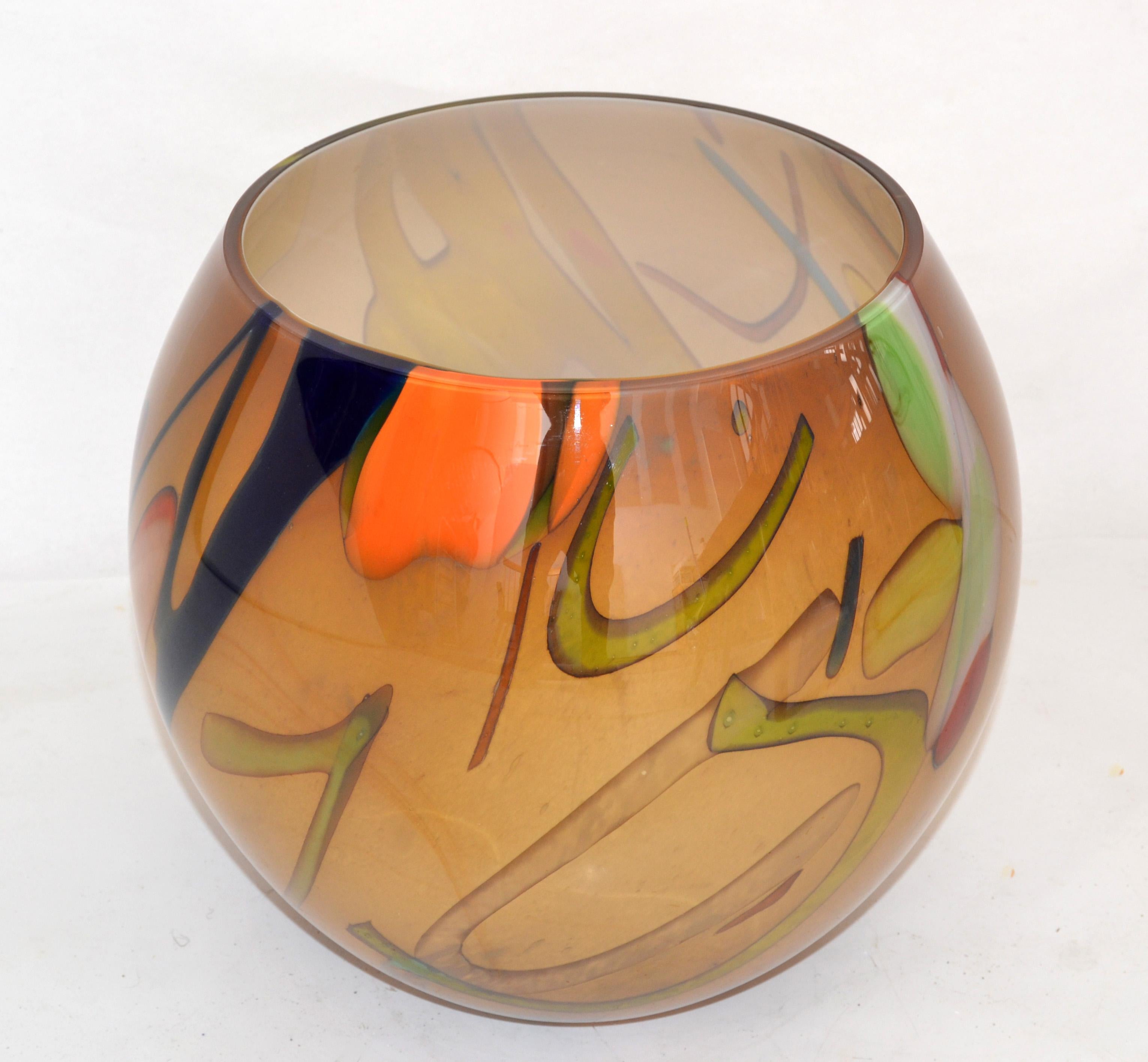 Mid-Century Modern Art Glass Hues of Brown Round Vase Made in Europe Poland 1980 In Good Condition For Sale In Miami, FL