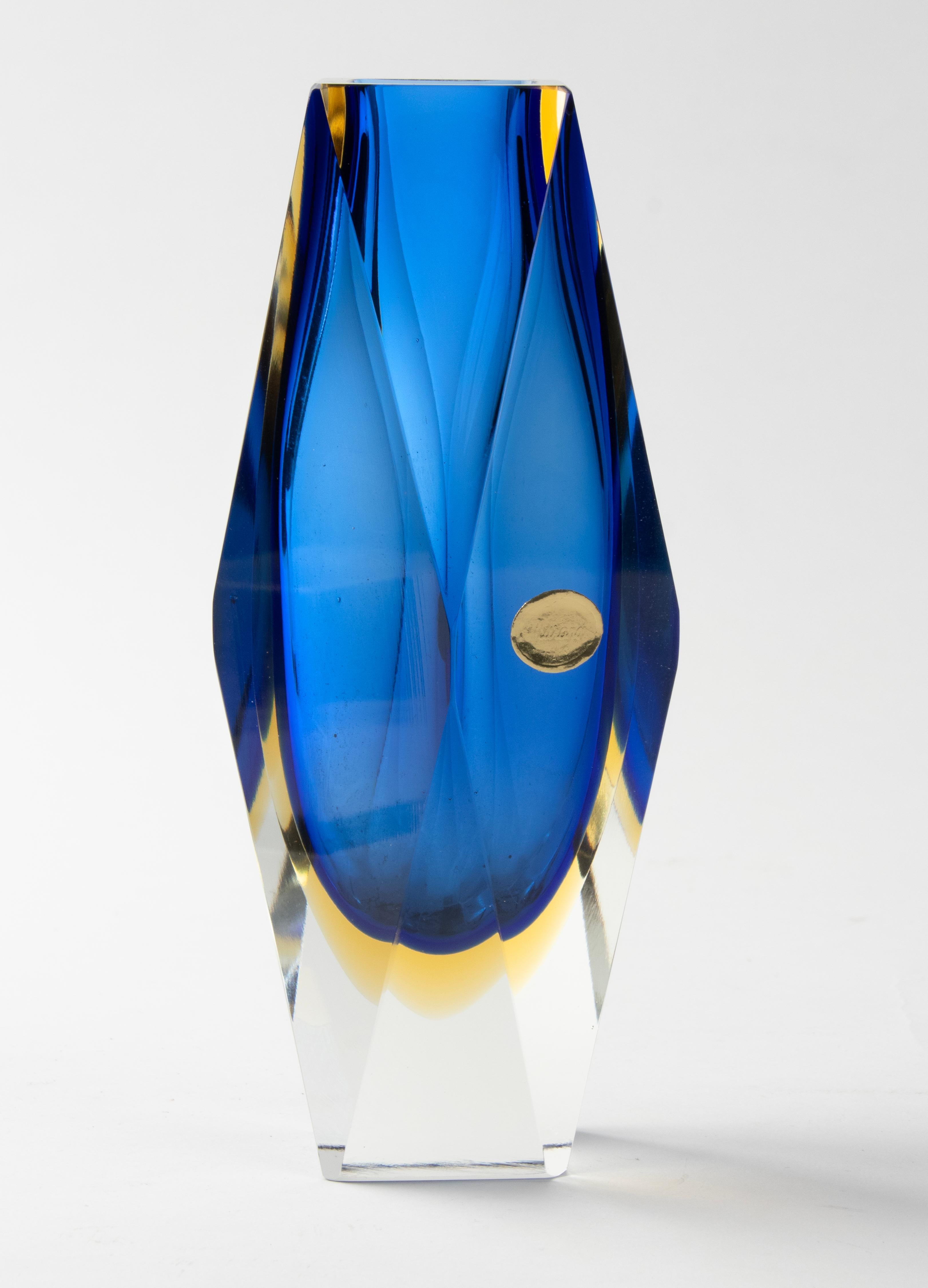 Hand-Crafted Mid-Century Modern Art Glass Sommerso Vase - Flavio Poli  For Sale
