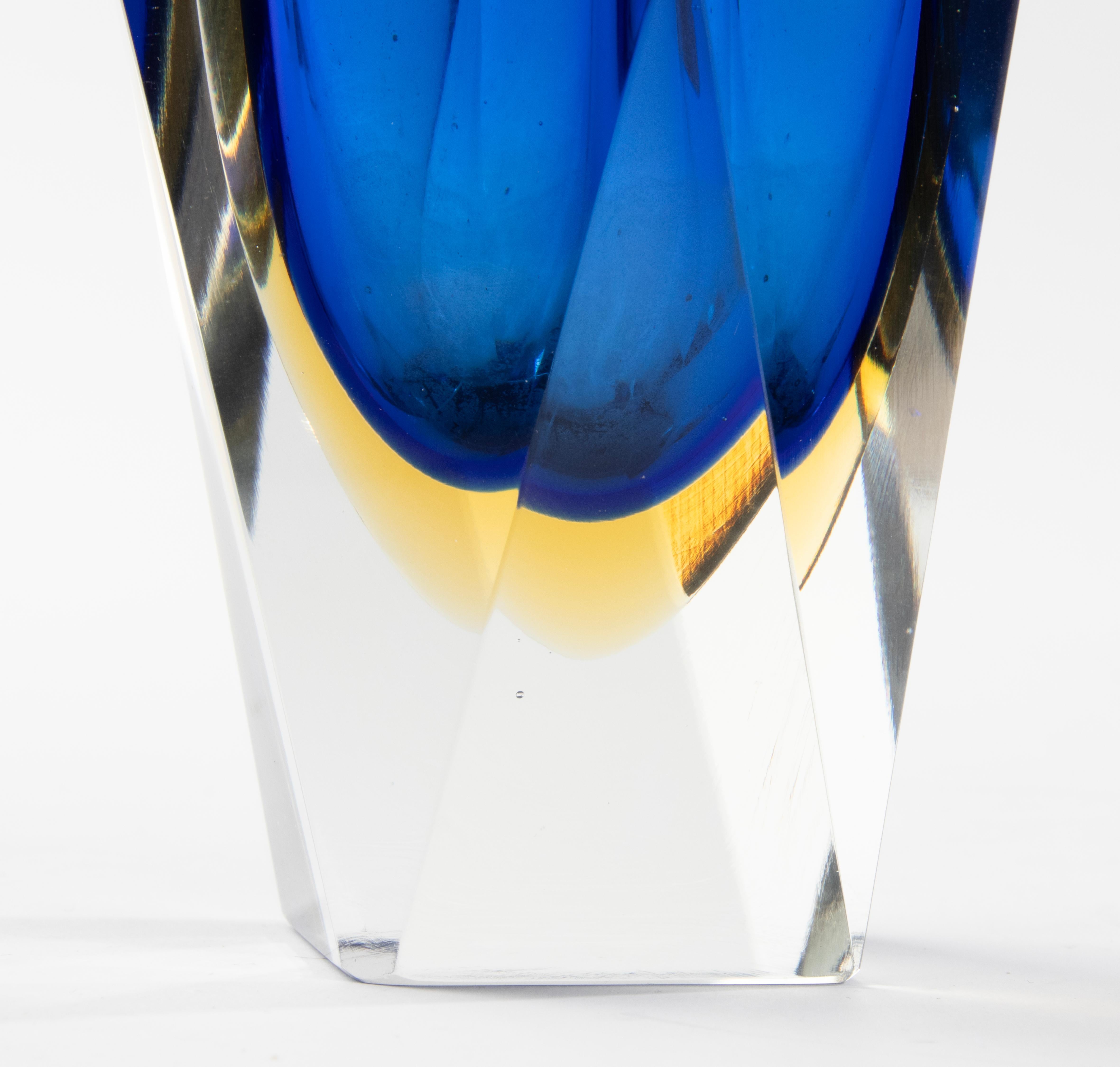 Moderne Sommerso-Vase aus Kunstglas aus der Mitte des Jahrhunderts – Flavio Poli  (Handgefertigt) im Angebot
