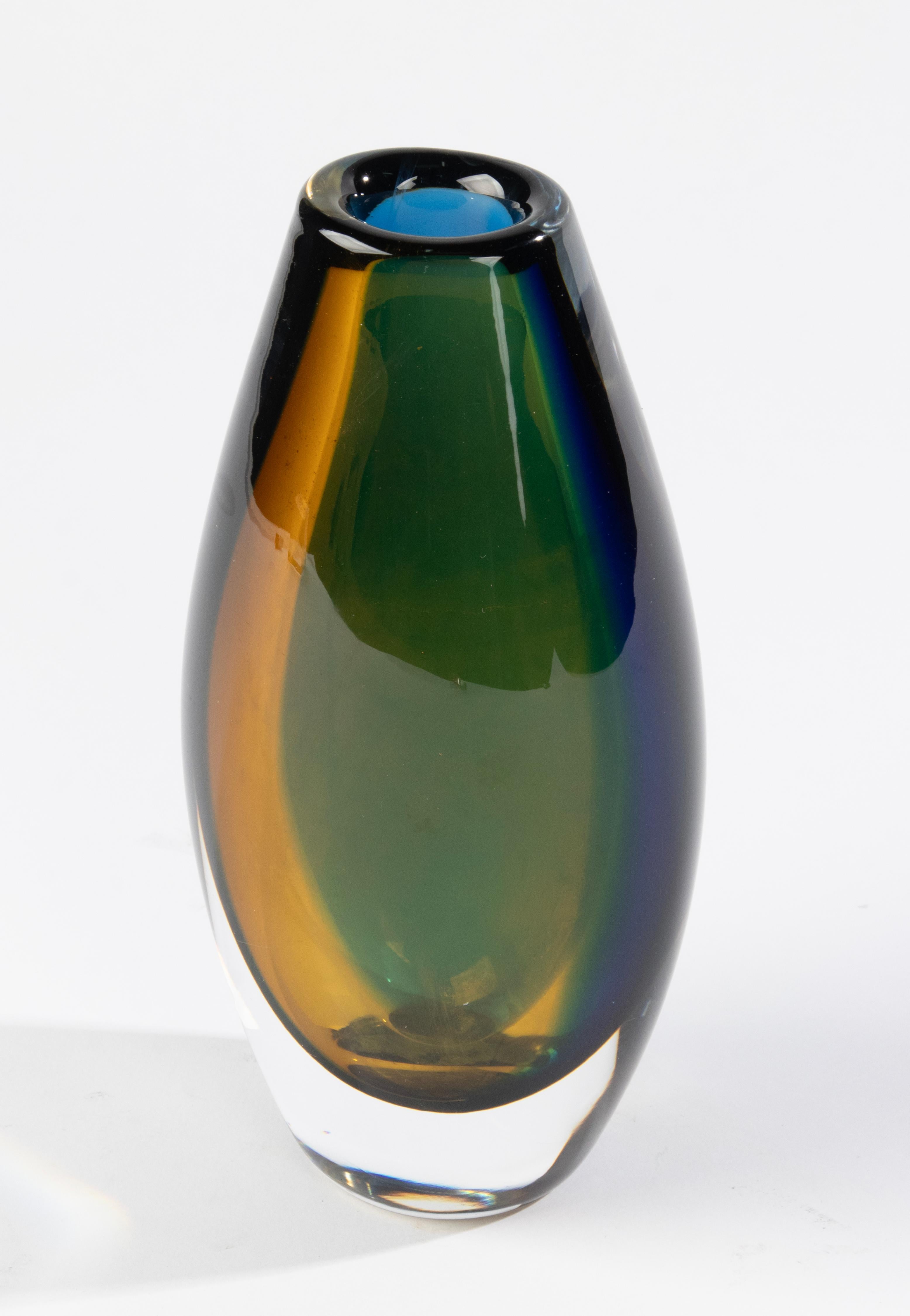 A beautiful art glass sommerso vase, designed by the well known artist Vicke Linstrand for Kosta of Sweden in approximately 1965 in the period Mid-Century Modern style. The vase was created using a similar technique used in Murano glass called