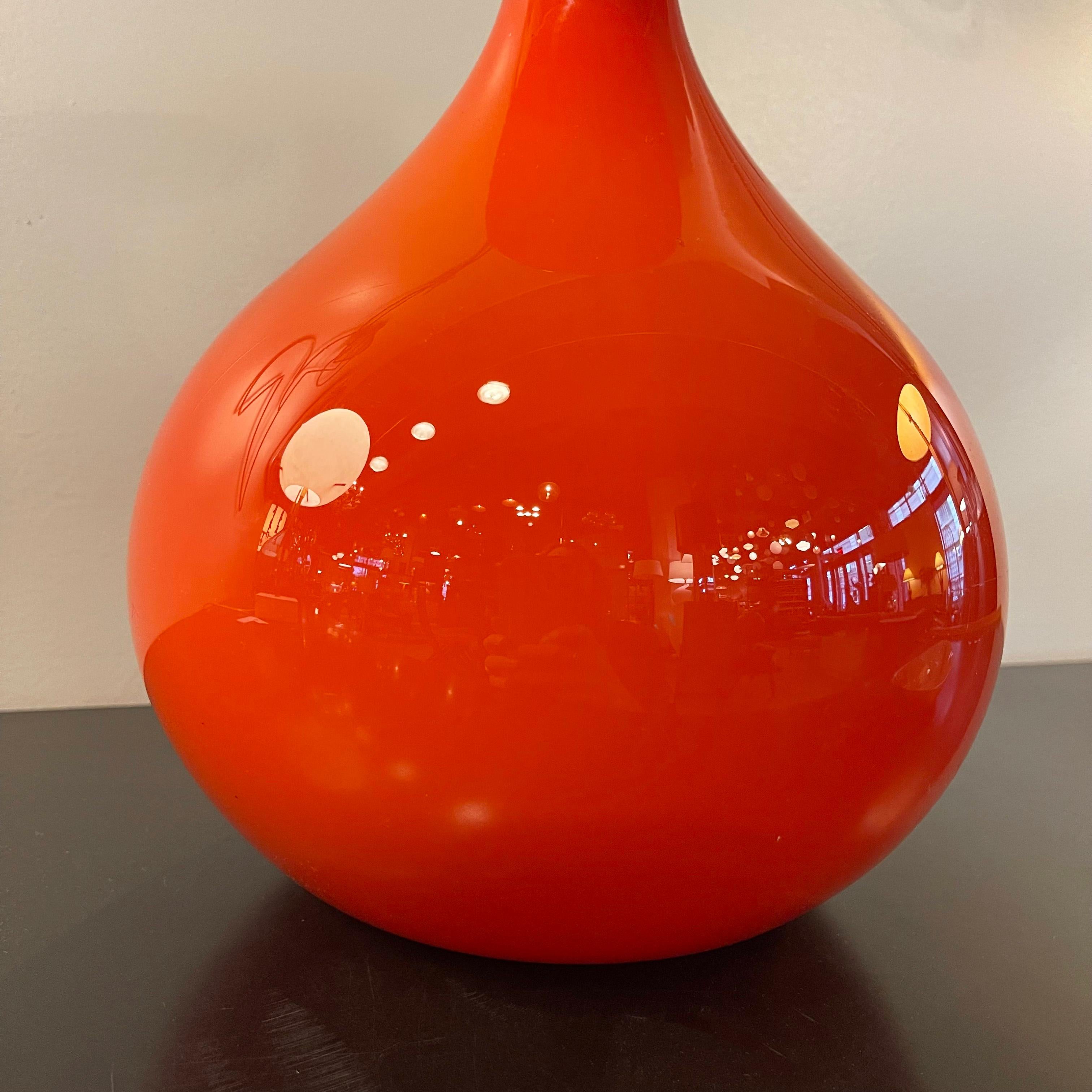 Mid Century Modern Art Glass Vase By Tom Connally, Greenwich Flint Craft For Sale 4