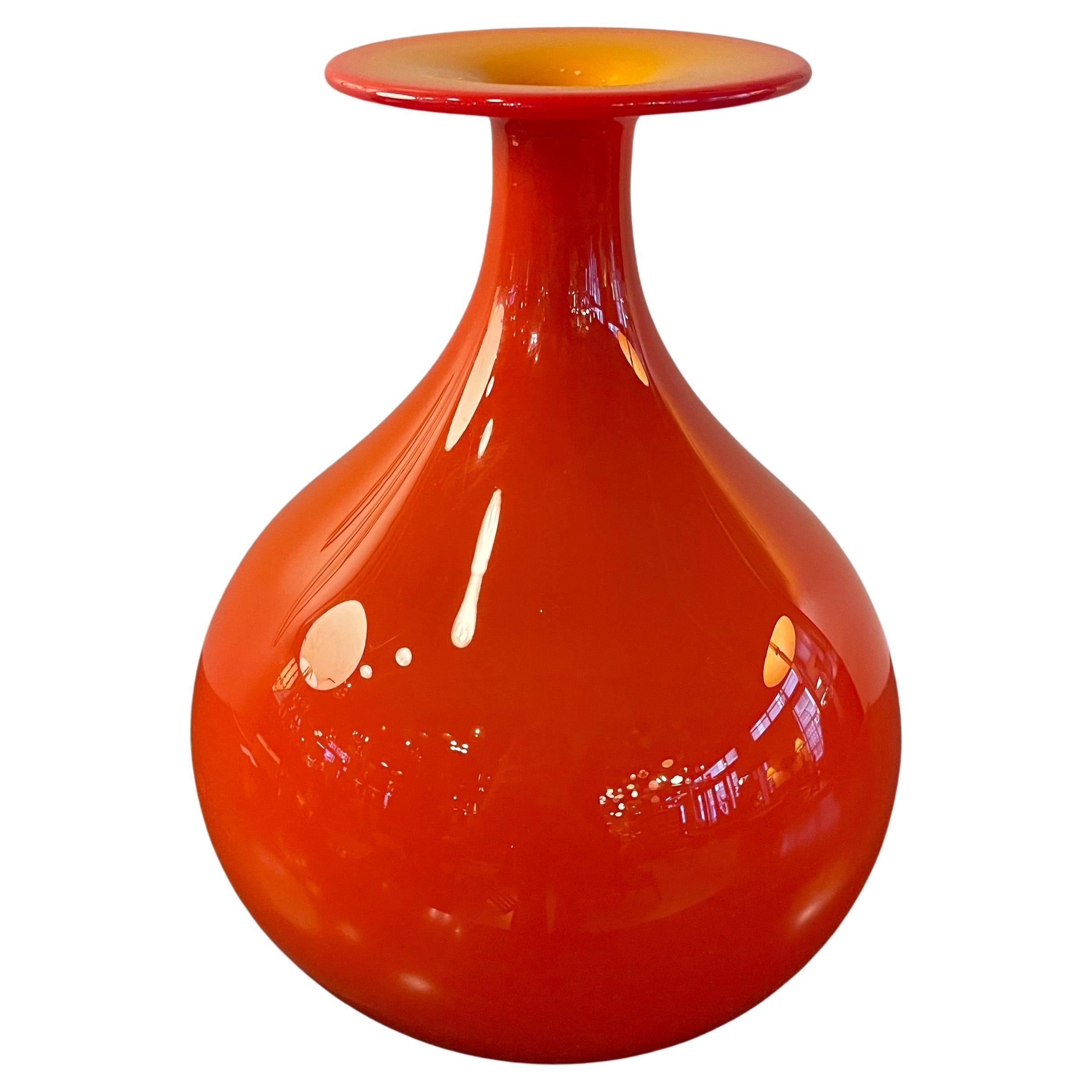 Mid Century Modern Art Glass Vase By Tom Connally, Greenwich Flint Craft For Sale