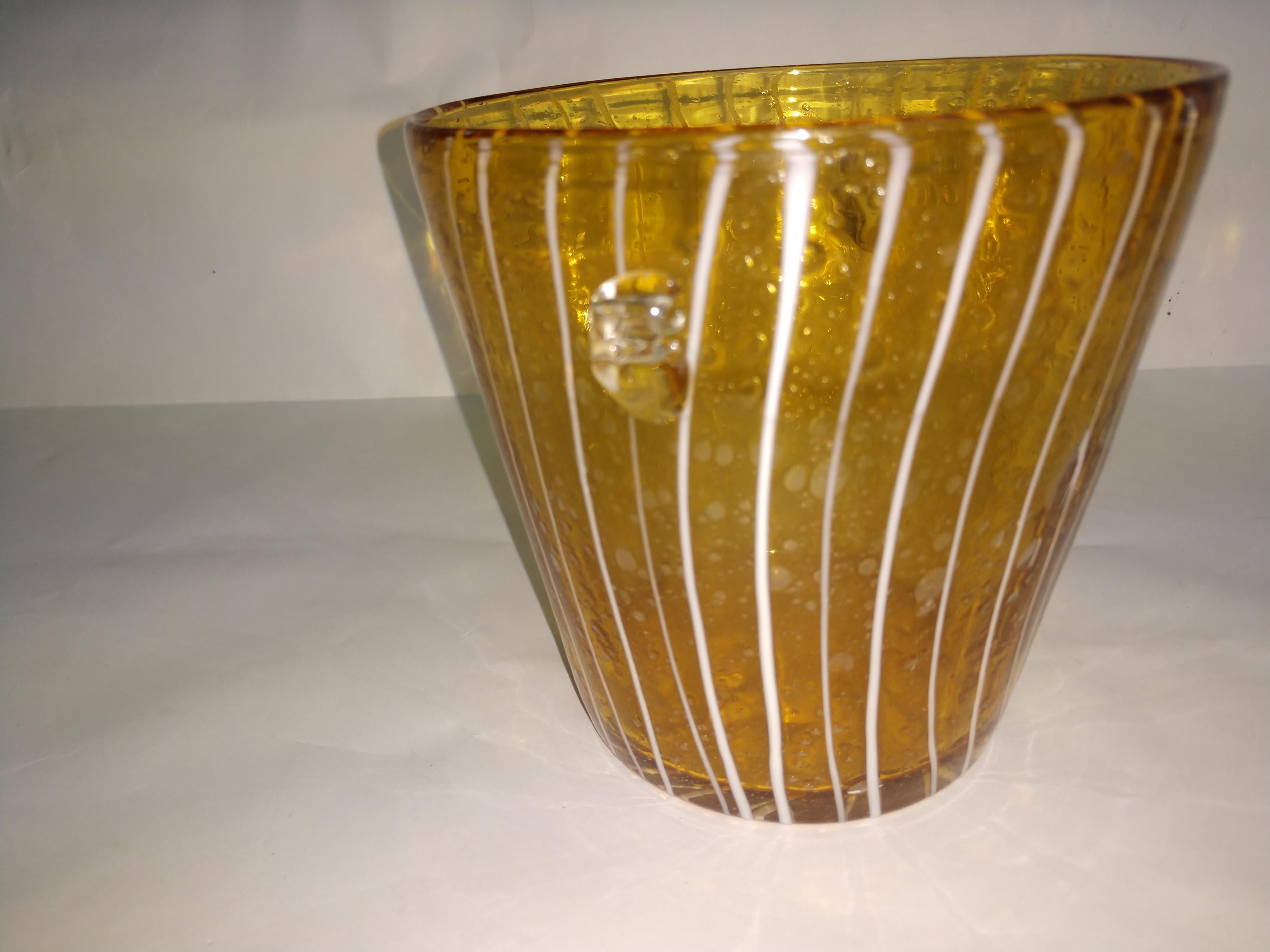 Hand-Crafted Mid-Century Modern Art Glass Vase by Venini For Sale