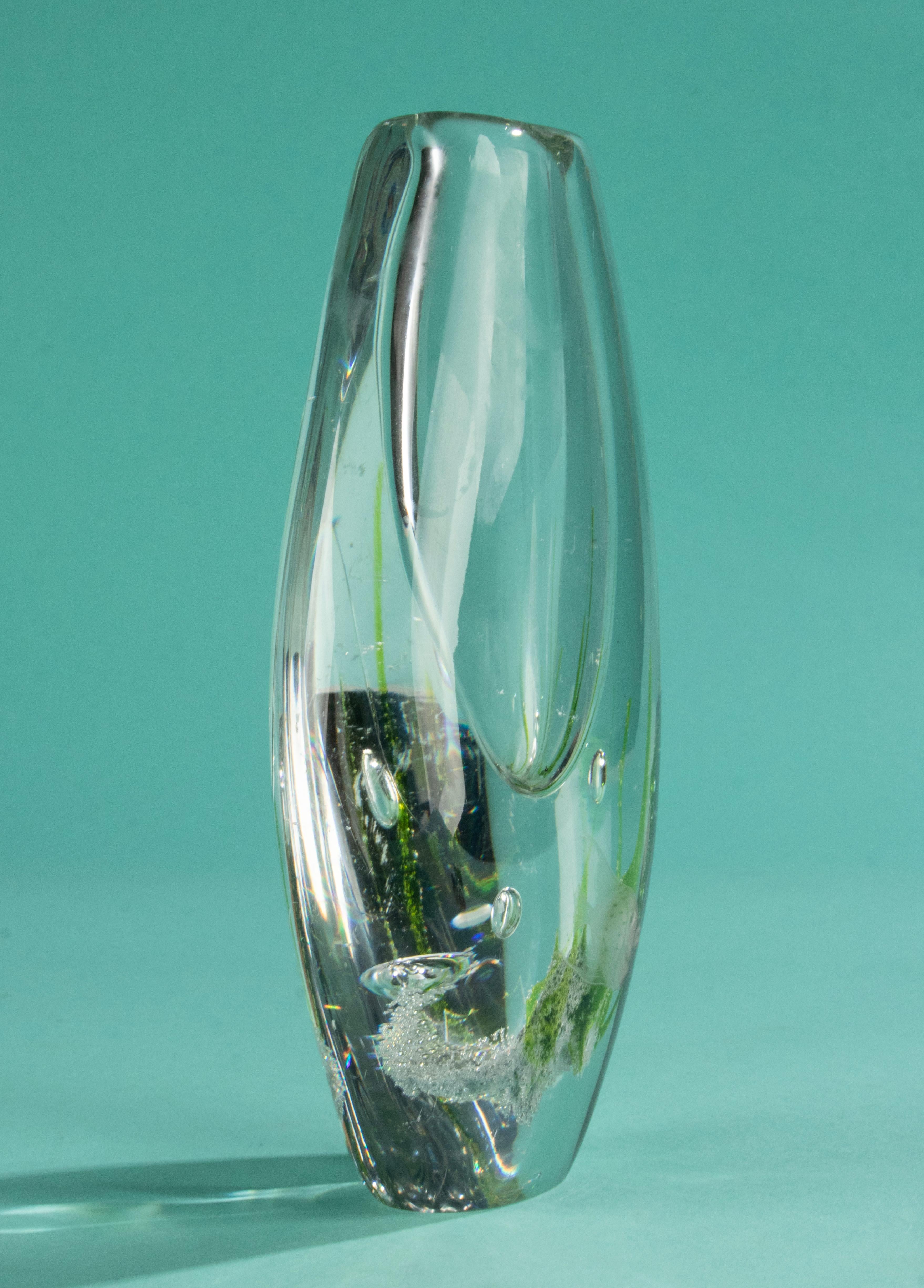 Mid-Century Modern Art Glass Vase by Vicke Lindstrand for Kosta Boda Sweden For Sale 6