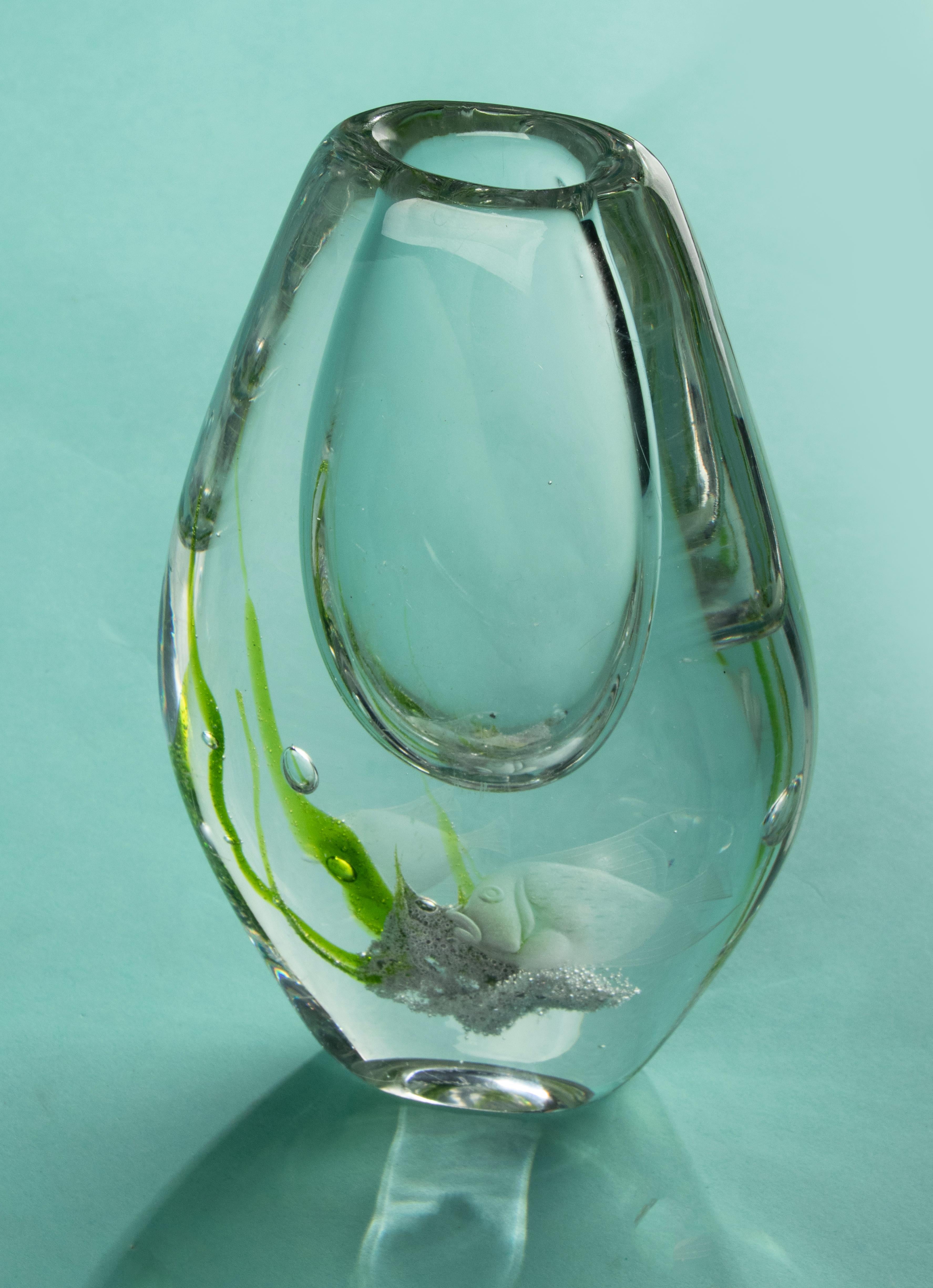 Vase en verre d'art moderne du milieu du siècle dernier de Vicke Lindstrand pour Kosta Boda Suède en vente 6