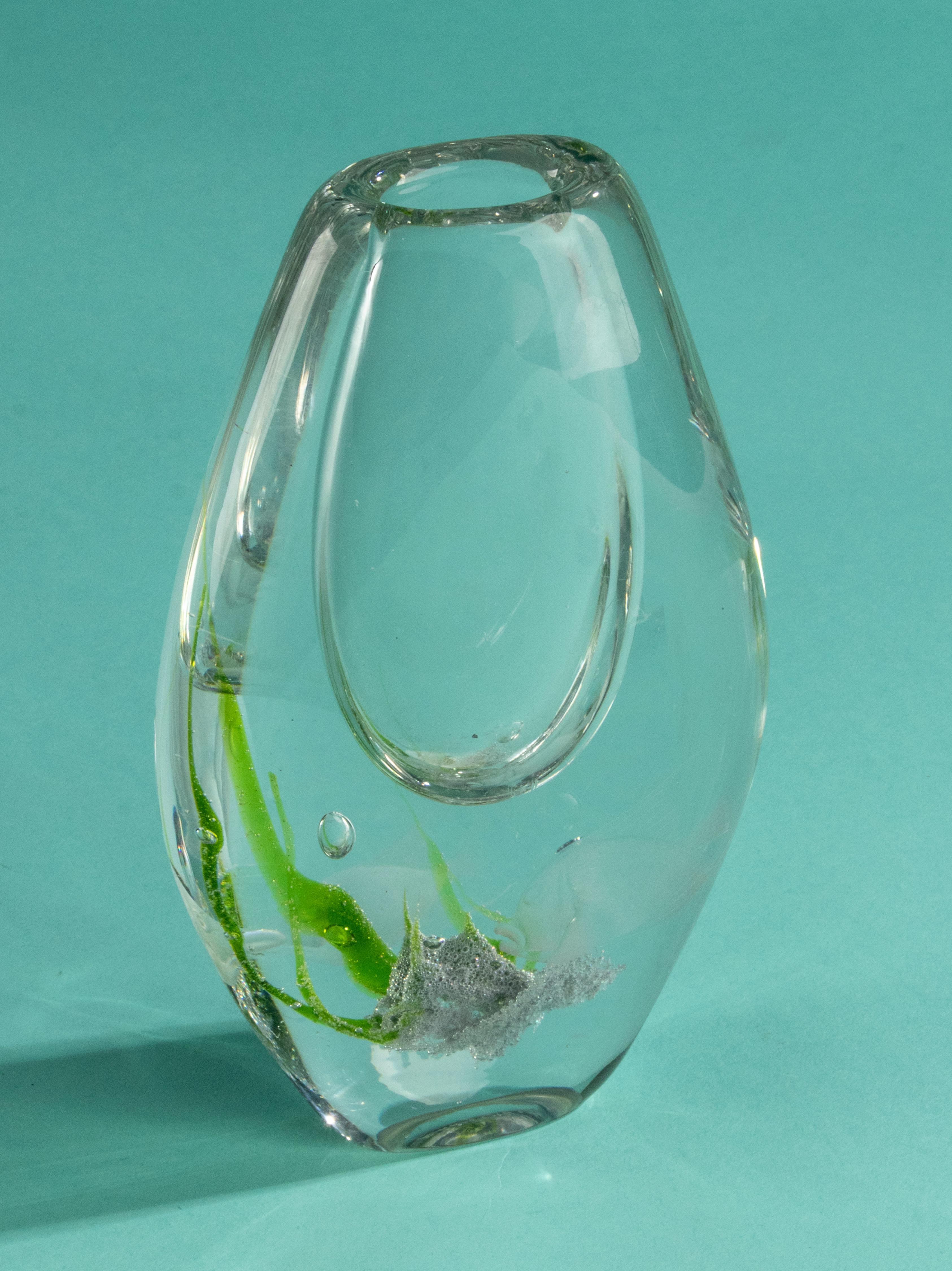 Vase en verre d'art moderne du milieu du siècle dernier de Vicke Lindstrand pour Kosta Boda Suède en vente 1