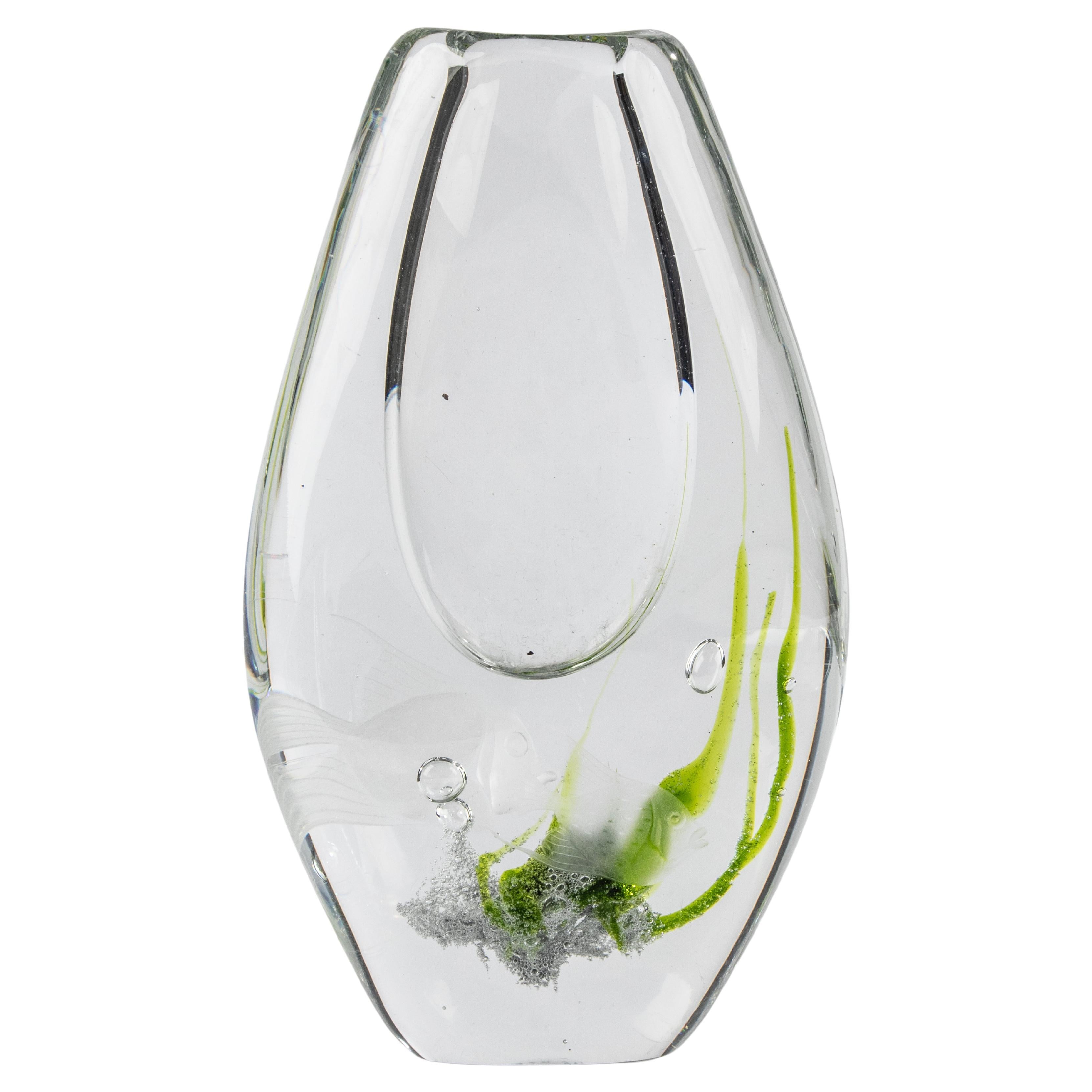Vase en verre d'art moderne du milieu du siècle dernier de Vicke Lindstrand pour Kosta Boda Suède