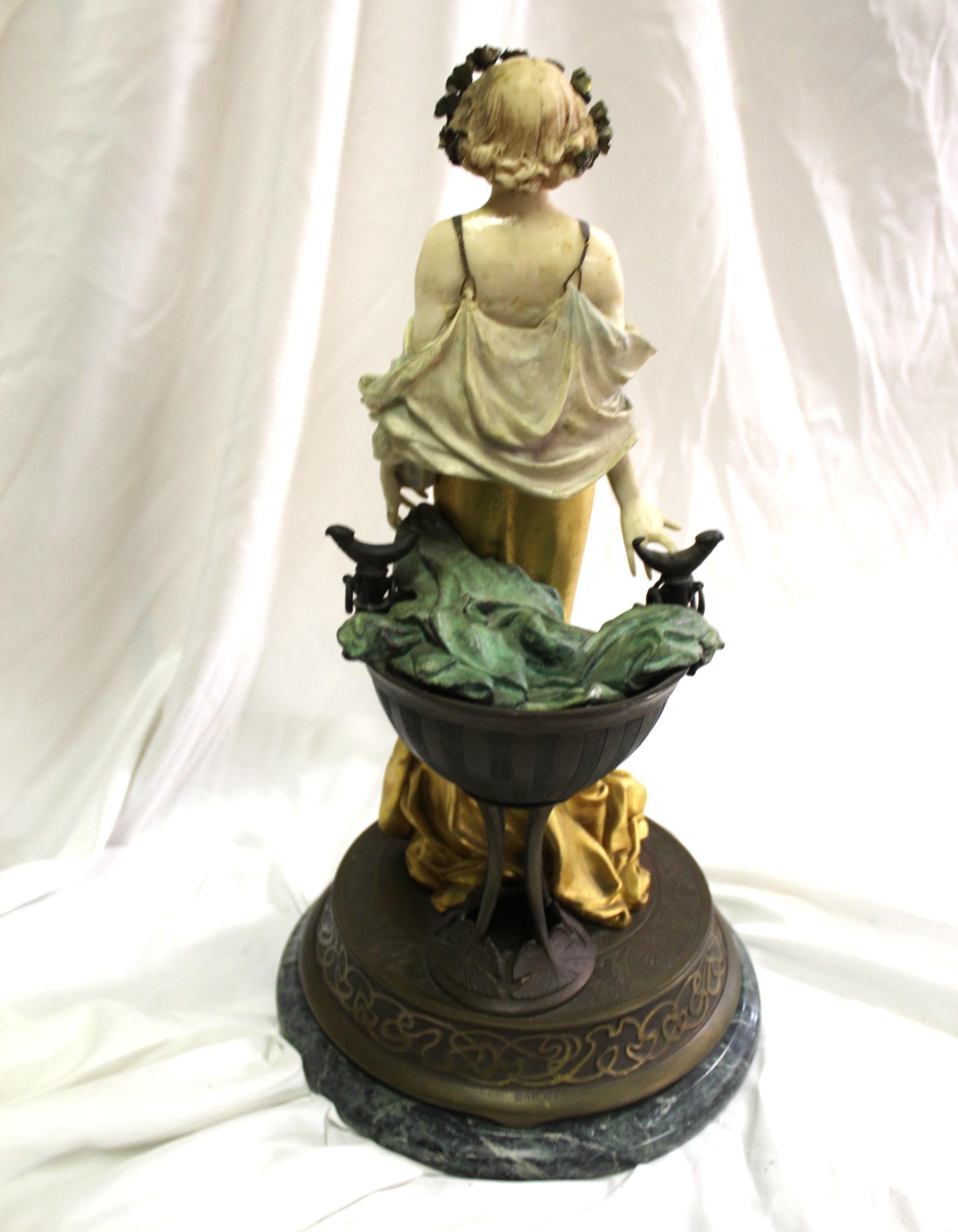 Scultura di donna in stile Art Nouveau di metà secolo, bronzo, firmata dall'artista in vendita 3