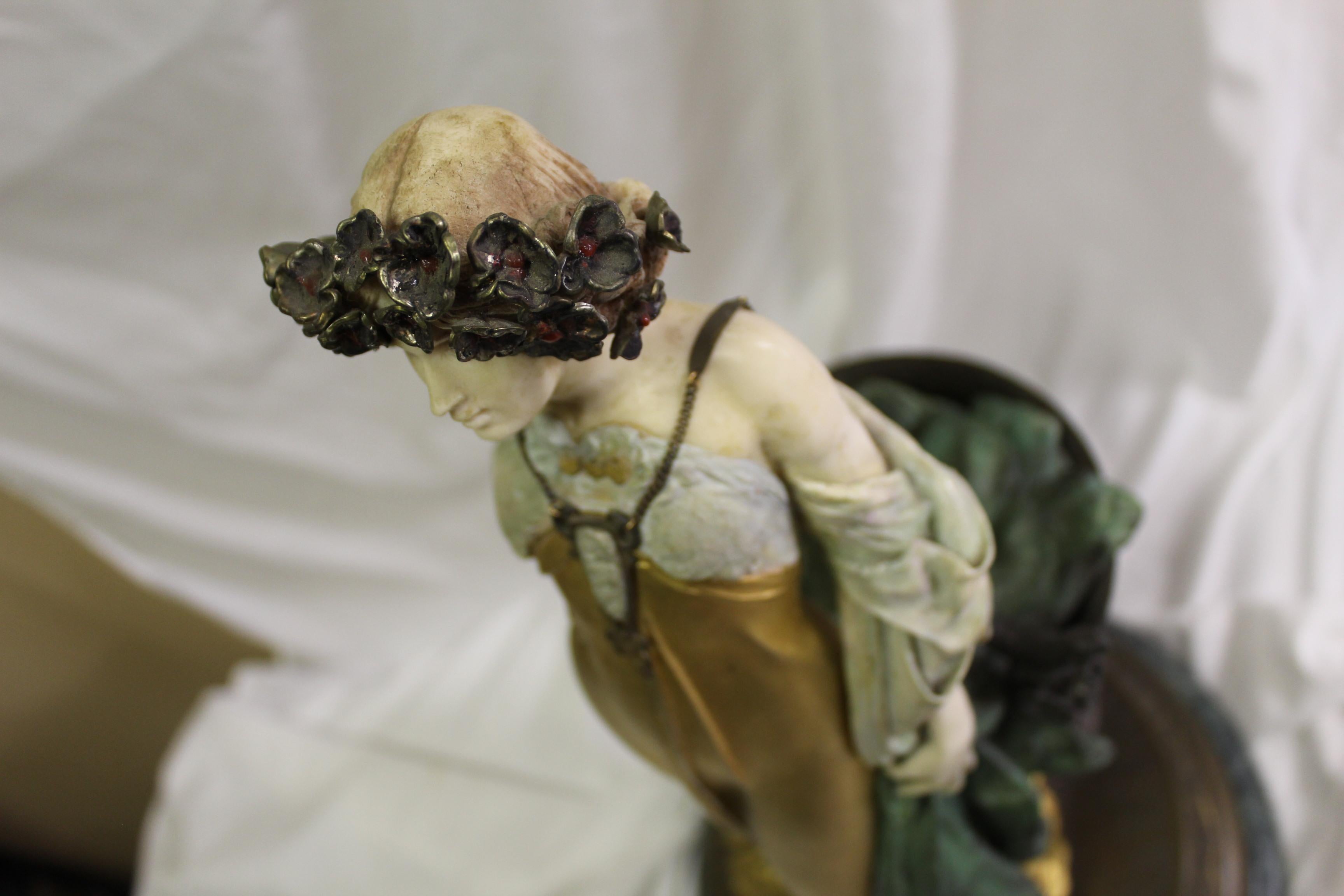 Scultura di donna in stile Art Nouveau di metà secolo, bronzo, firmata dall'artista in vendita 5