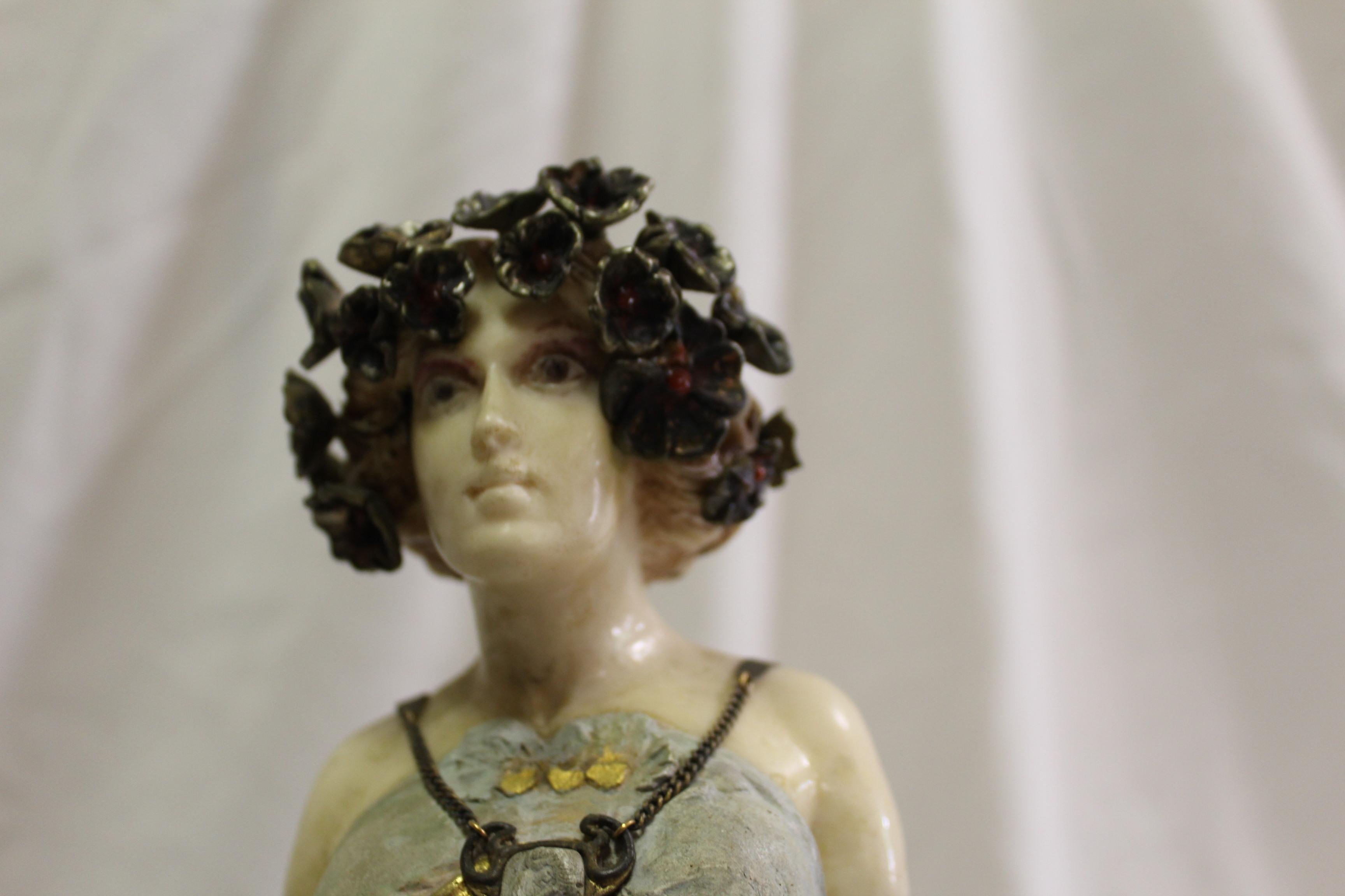 Scultura di donna in stile Art Nouveau di metà secolo, bronzo, firmata dall'artista in vendita 7