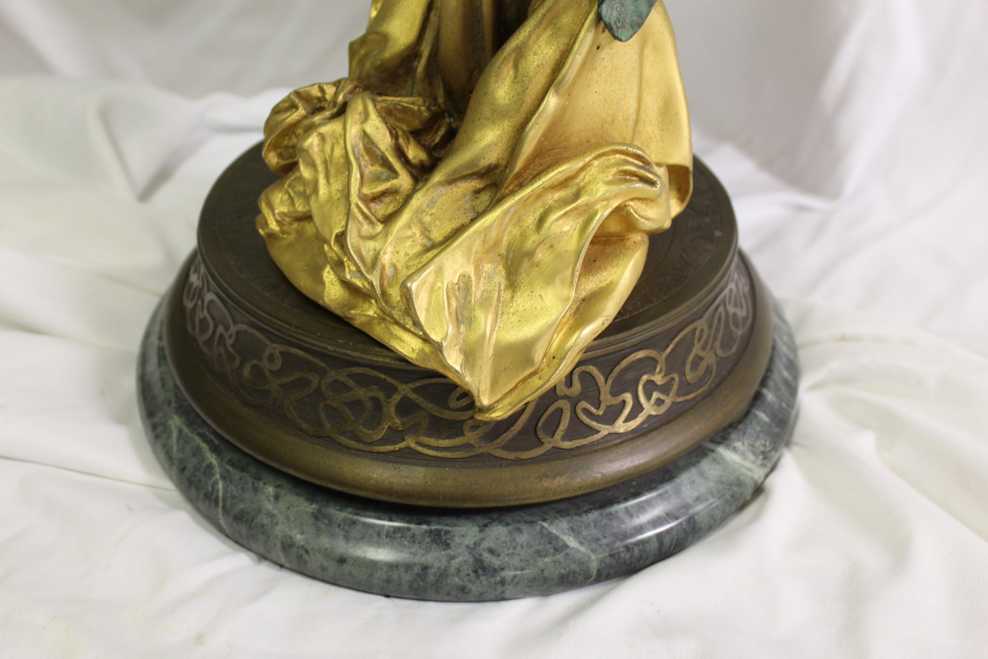Calco Scultura di donna in stile Art Nouveau di metà secolo, bronzo, firmata dall'artista in vendita