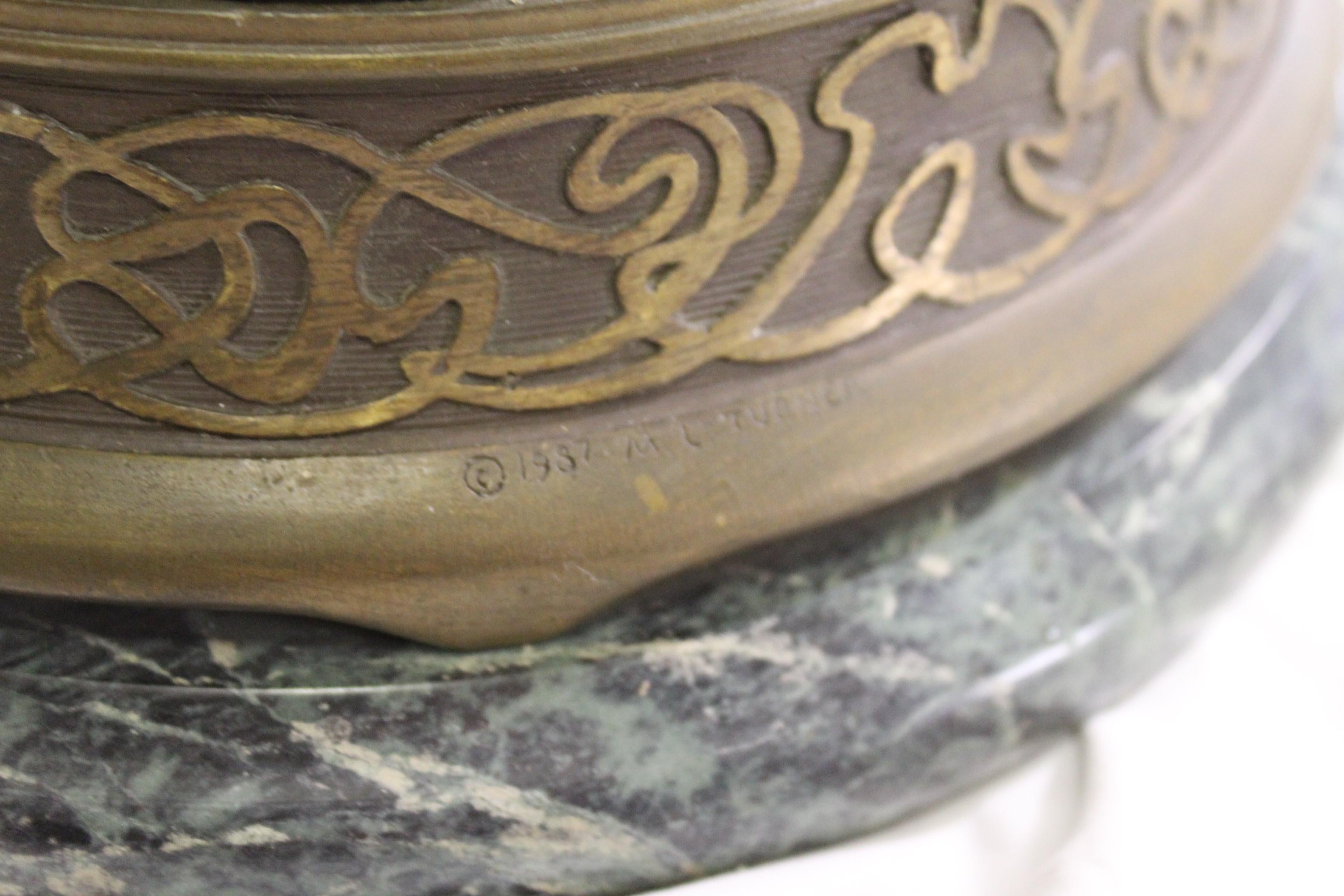Scultura di donna in stile Art Nouveau di metà secolo, bronzo, firmata dall'artista in vendita 2