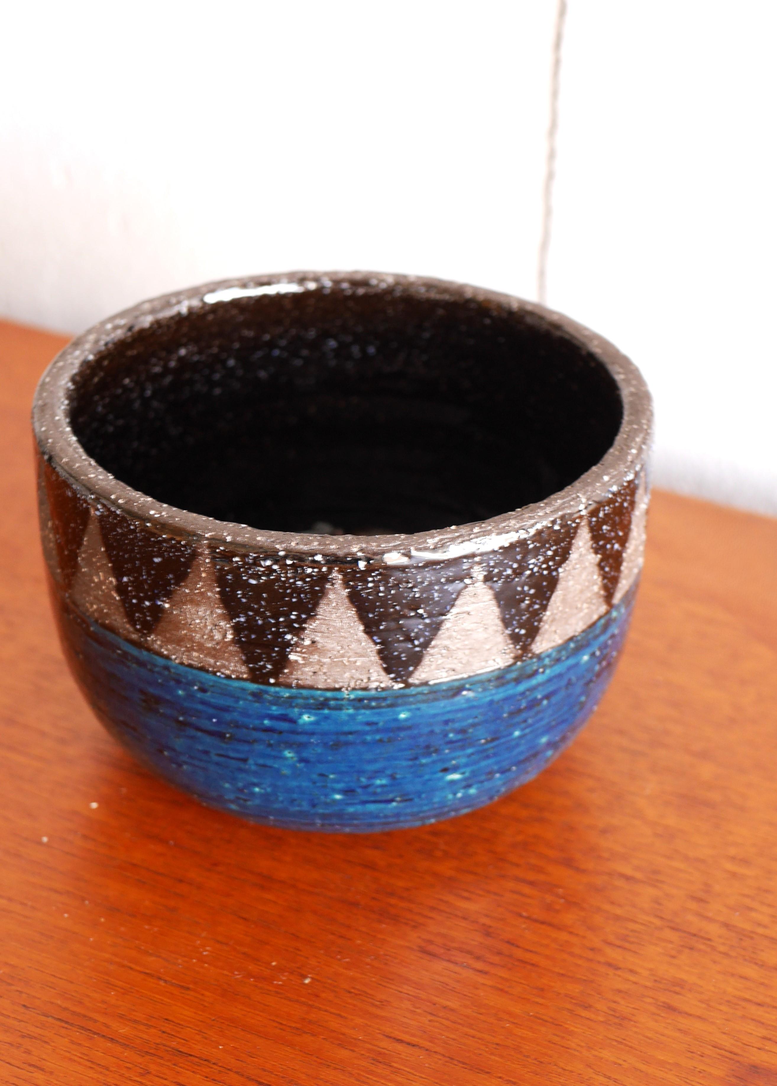 Mid-Century Modern Mid-century modern art pottery bowl by Inger Persson, Rörstrand Sweden For Sale