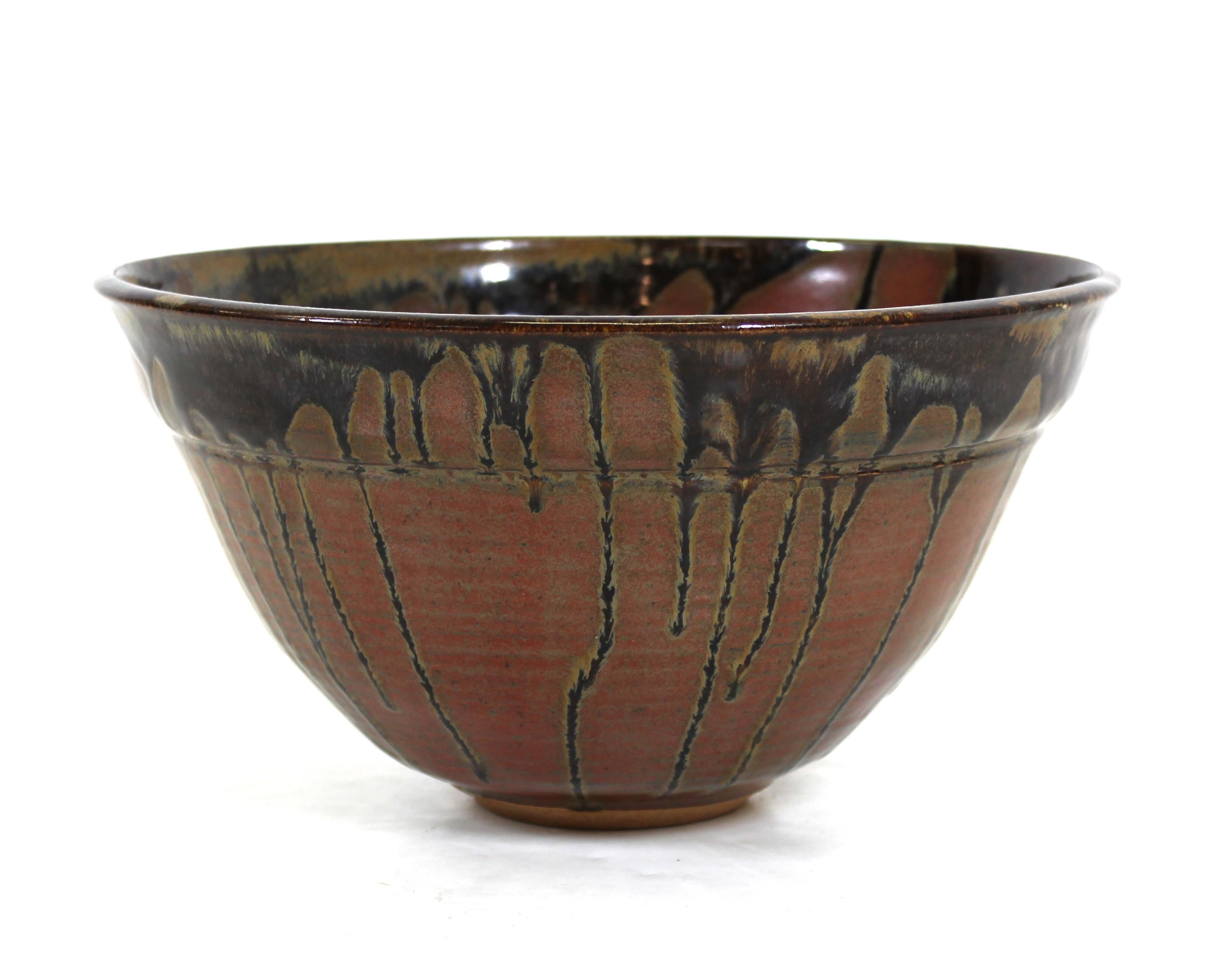 Mid-Century Modern Art Pottery Bowl In Good Condition In New York, NY