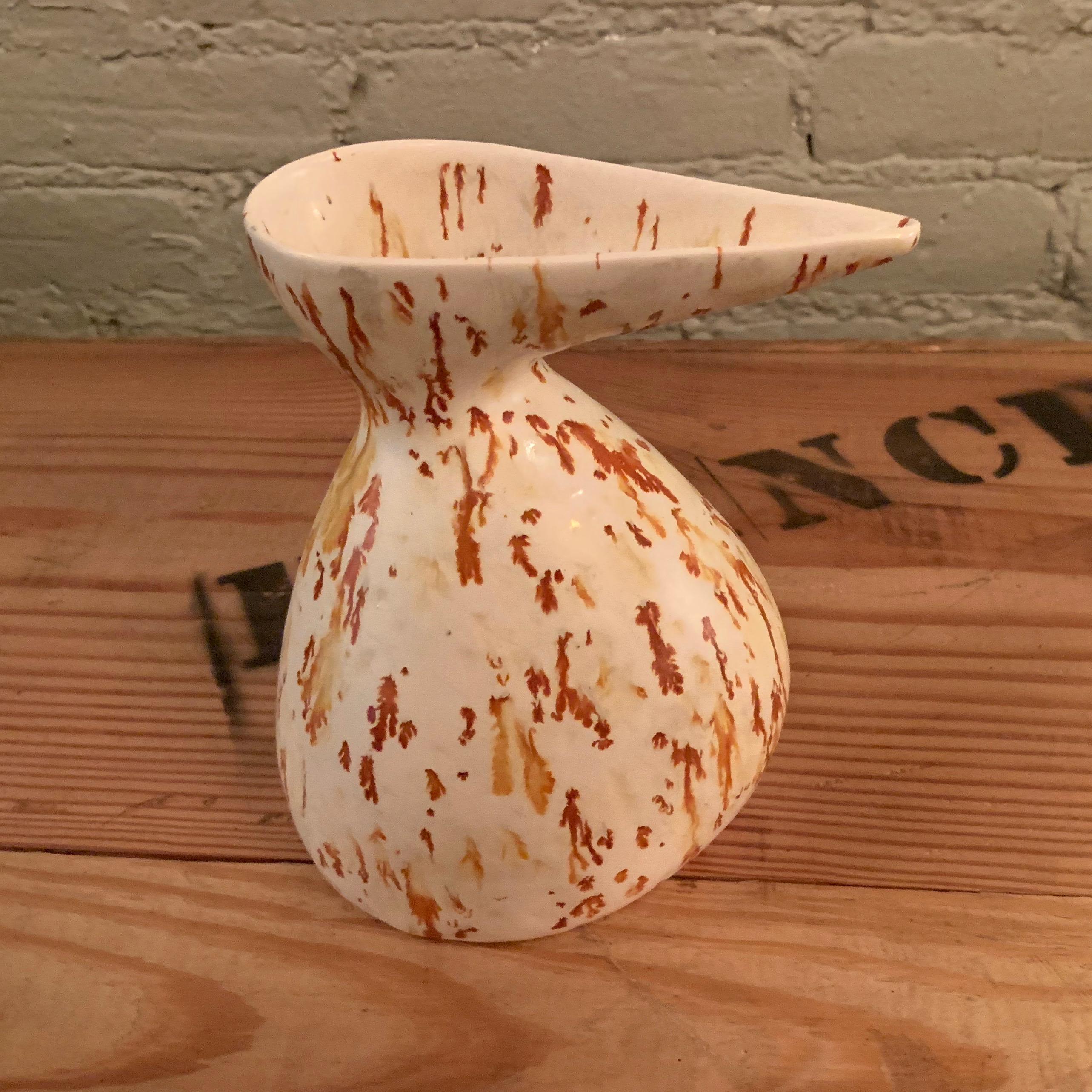 Mid-Century Modern Art Pottery Decanter Vase In Good Condition In Brooklyn, NY