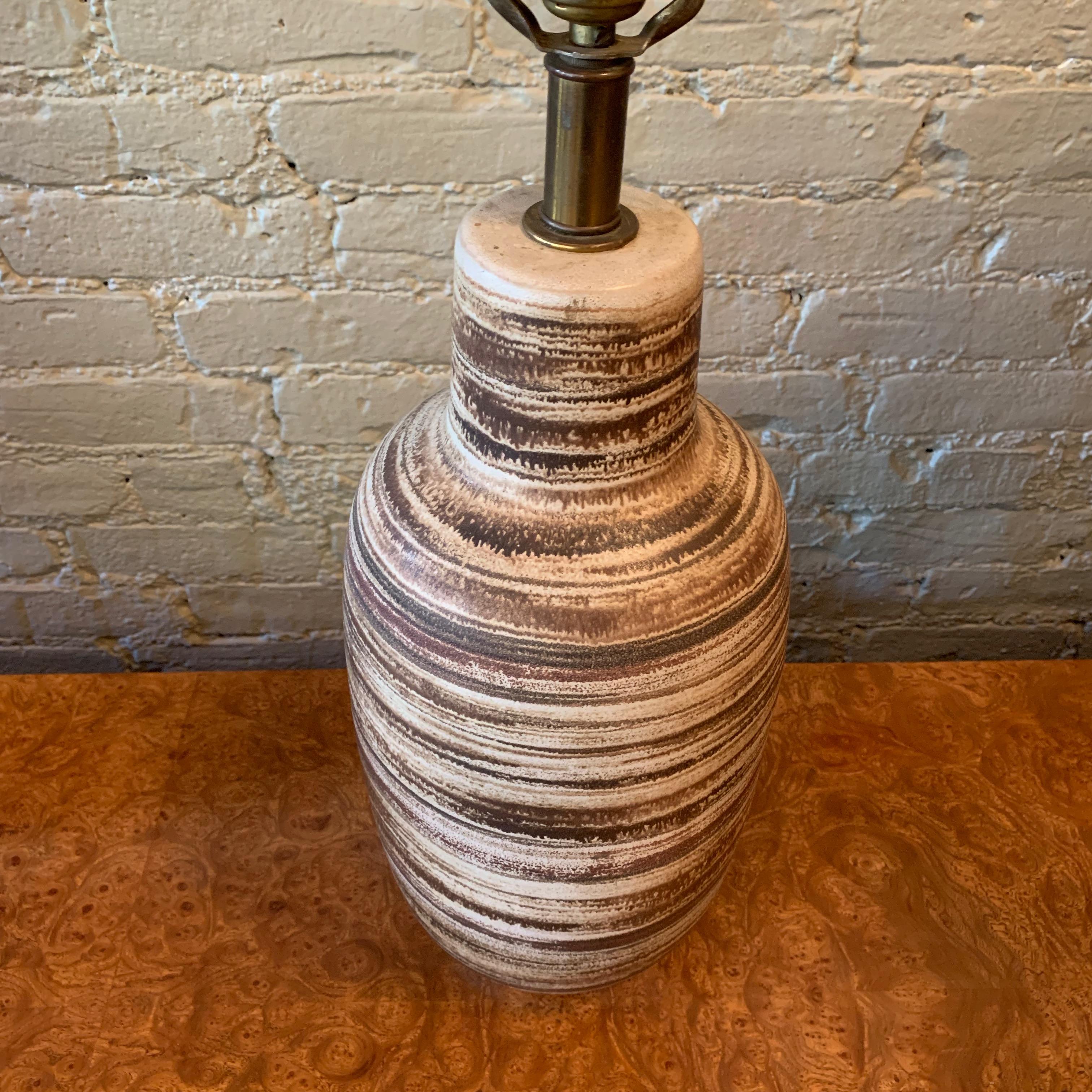 Mid-Century Modern Art Pottery Swirled Gourd Table Lamp by Gordon Martz In Good Condition In Brooklyn, NY