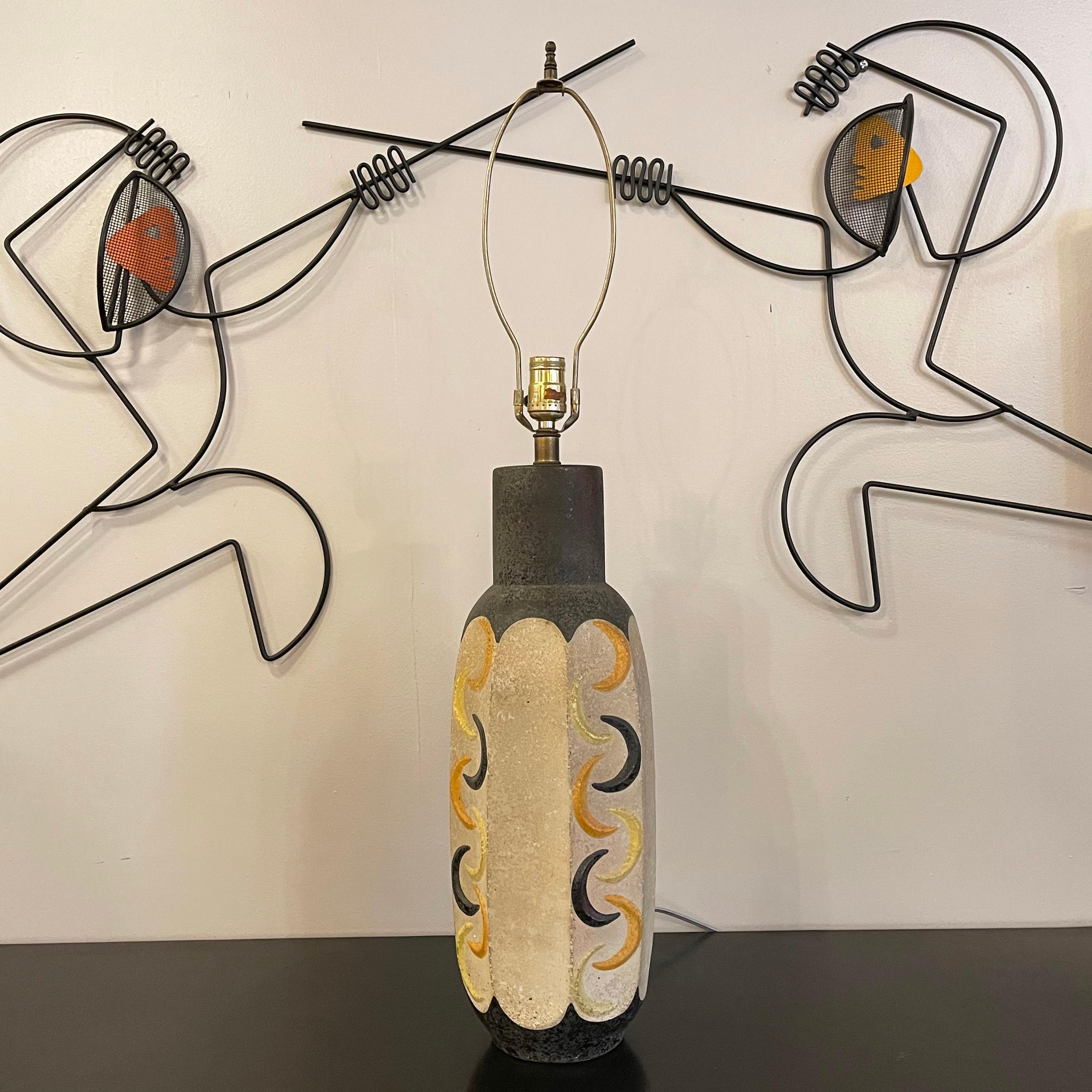 Mid Century Modern Art Pottery Table Lamp By Tye Of California In Good Condition For Sale In Brooklyn, NY
