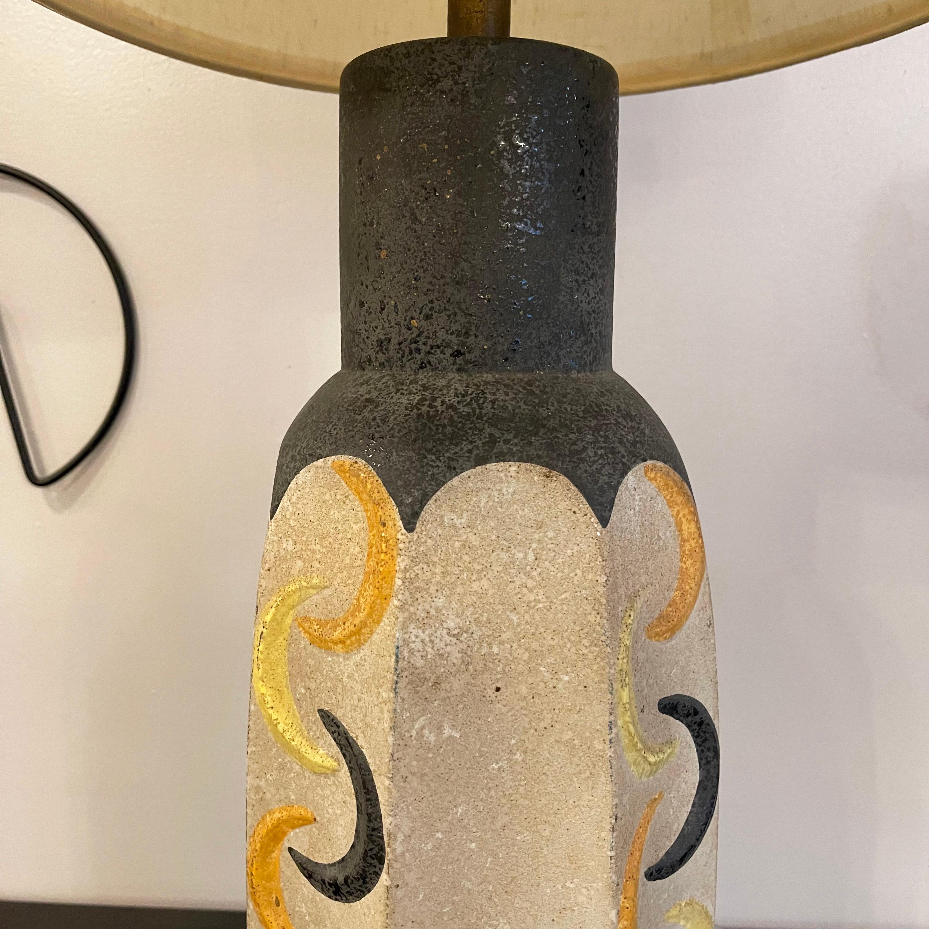 Moderne Kunstkeramik-Tischlampe aus der Mitte des Jahrhunderts von Tye Of California im Angebot 1