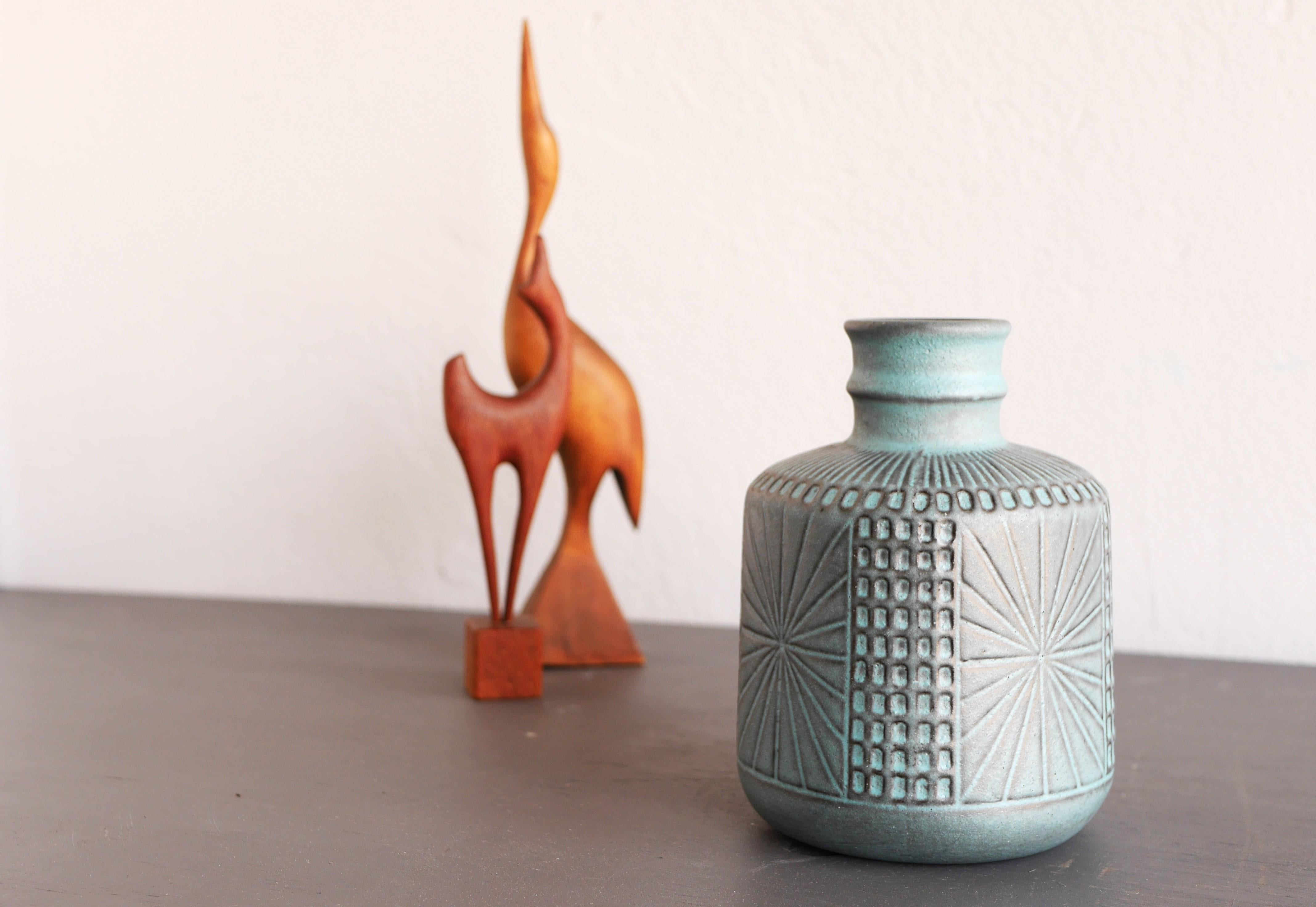 Svedese Vaso d'arte moderna di metà secolo di Mari Simmulson per Upsala Ekeby, Svezia in vendita