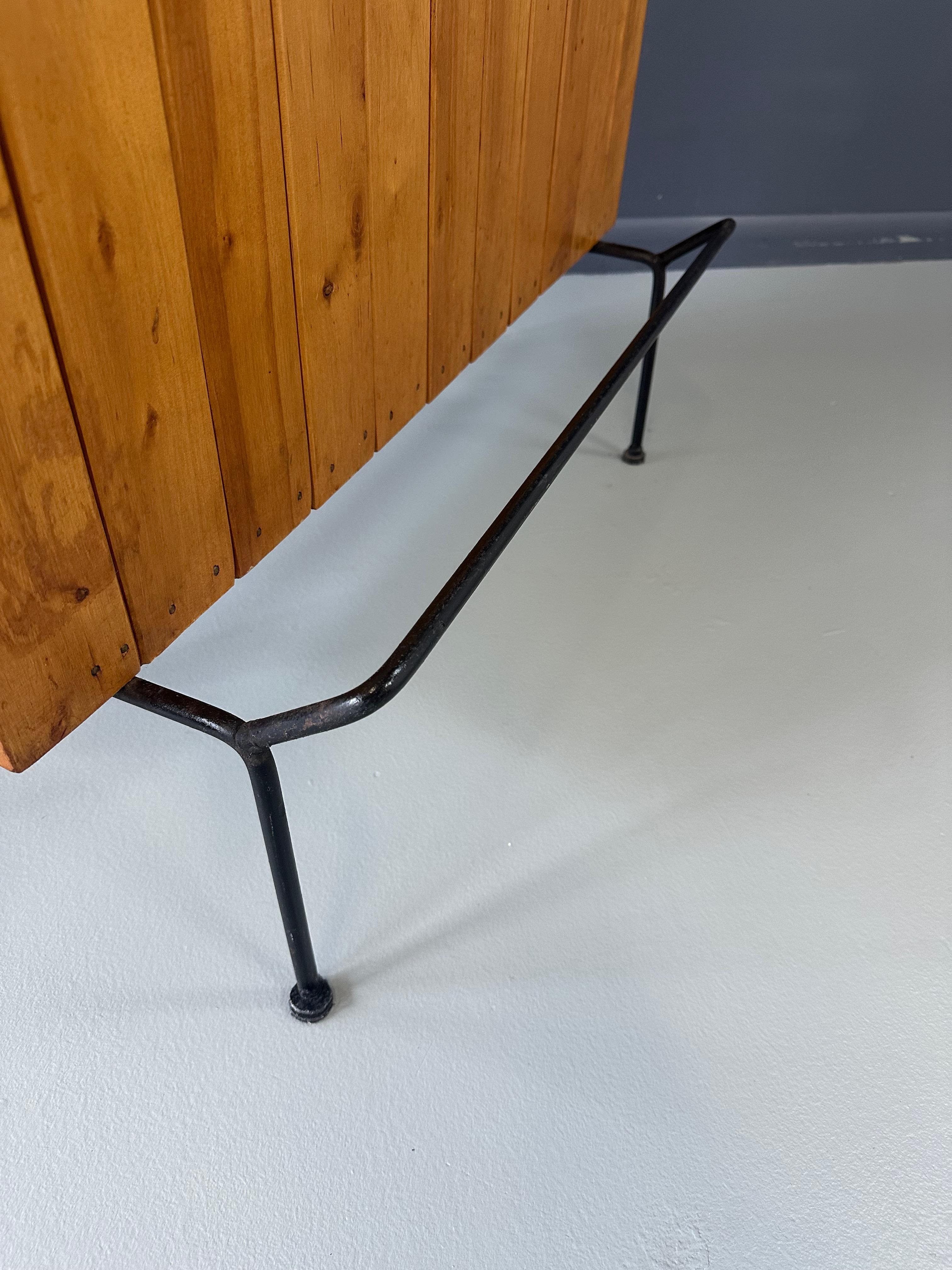Mid-Century Modern Arthur Umanoff Dry Bar Console, 1950's and Stool For Sale 3