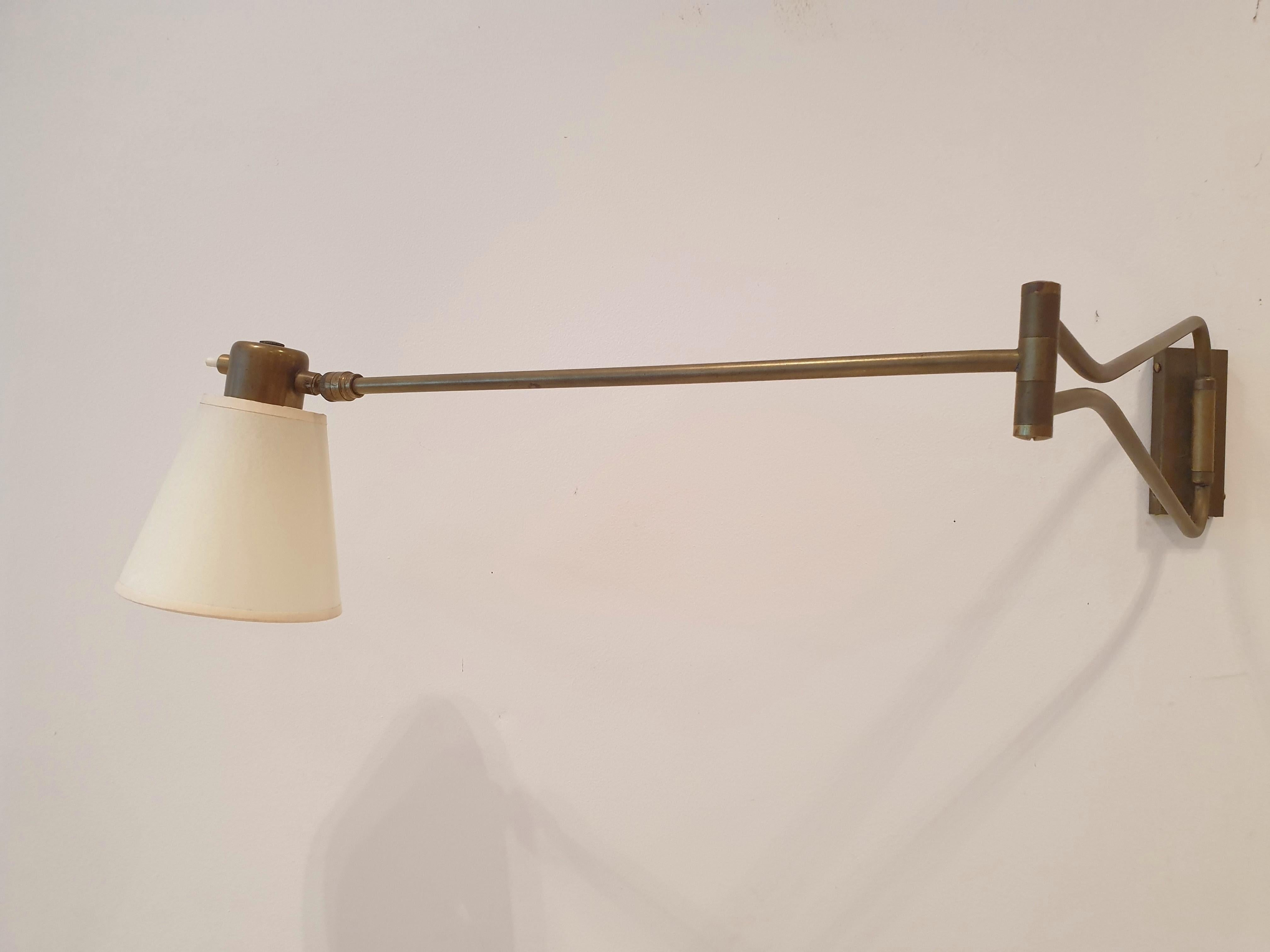 Mid Century Modern articulated wallight. For Sale 1