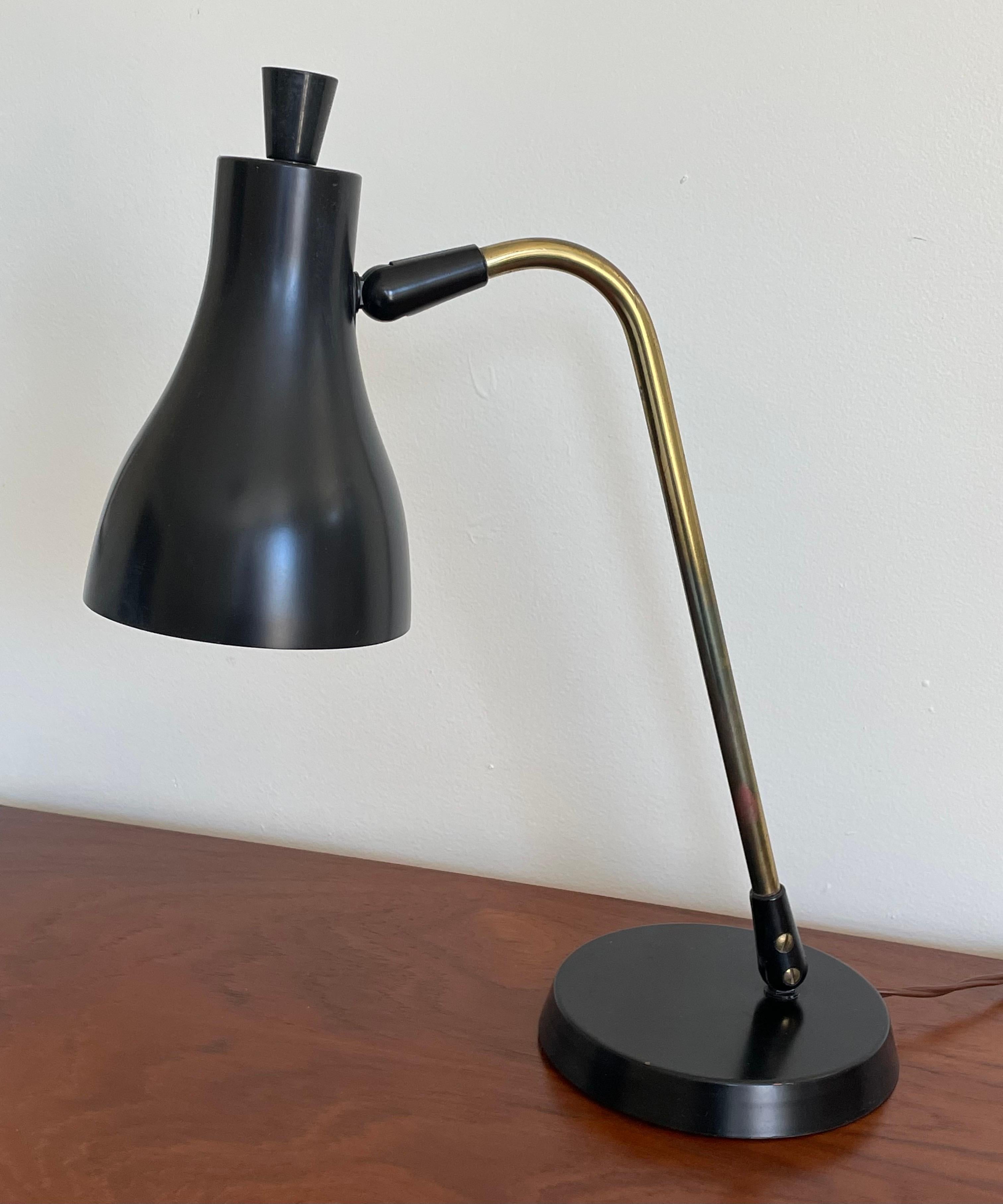 Painted Mid-Century Modern Articulating Black Desk Lamp in the Style of Gerald Thurston For Sale