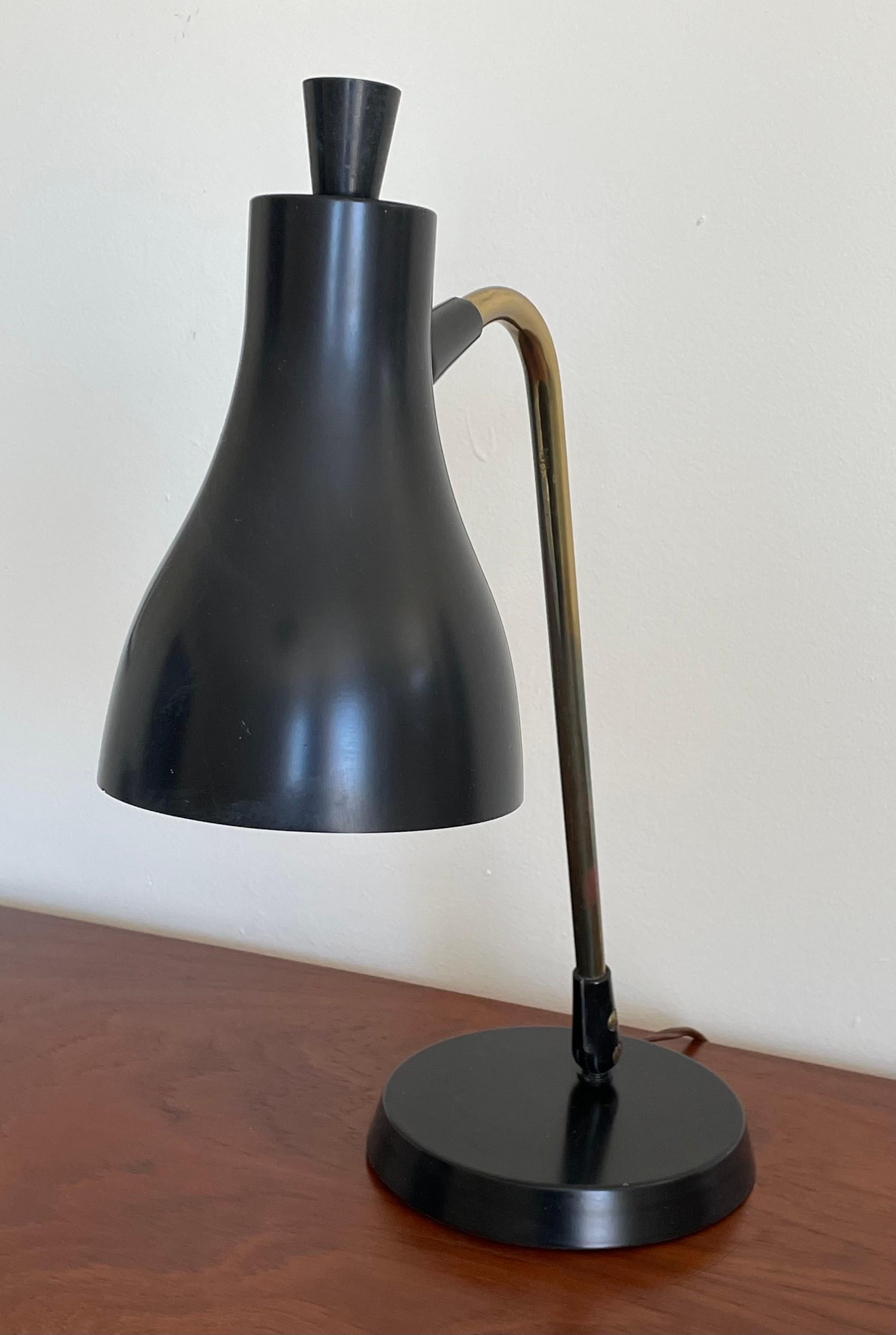 Dipinto Lampada da scrivania nera snodabile di metà secolo nello stile di Gerald Thurston in vendita
