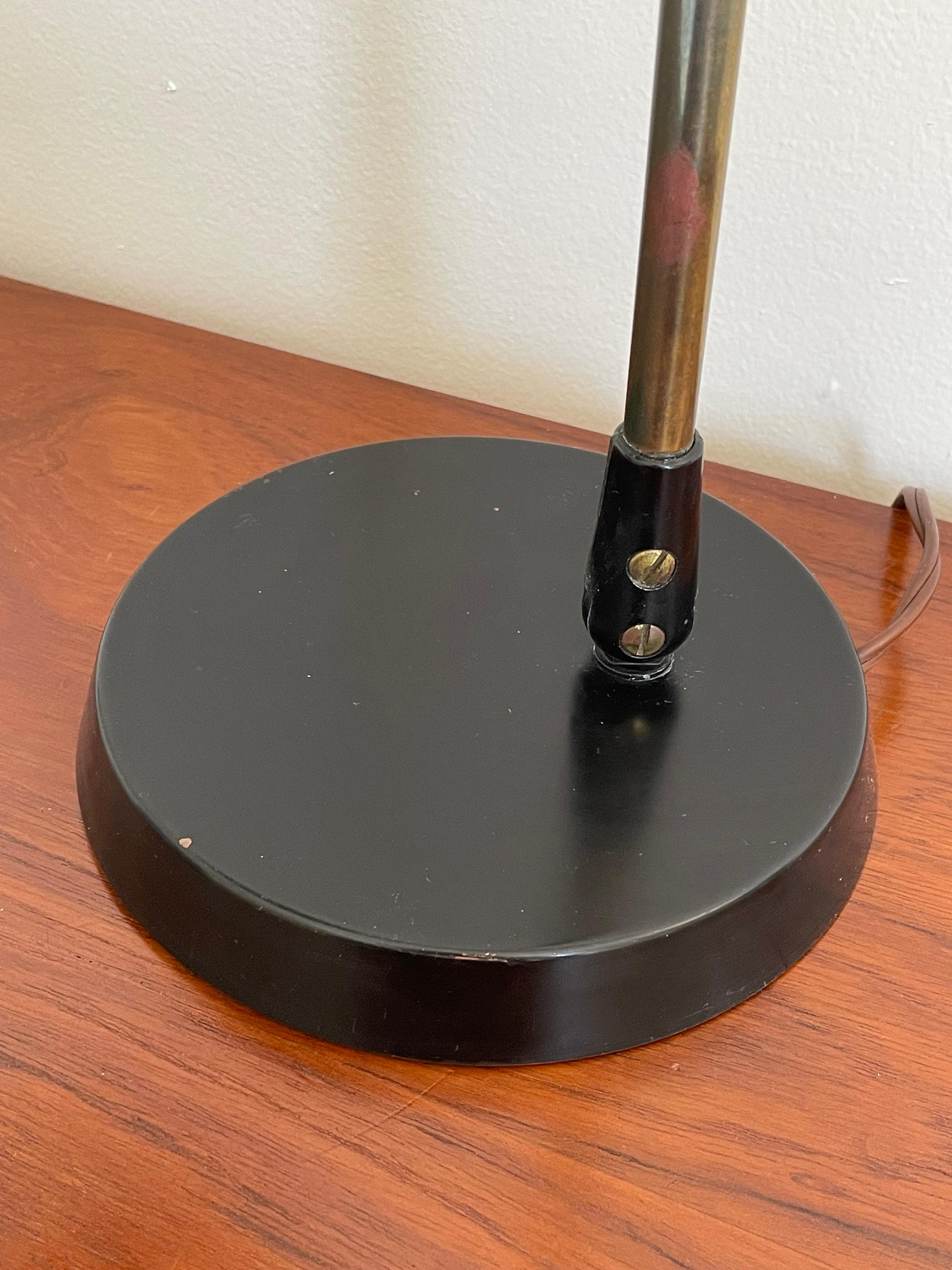 Mid-Century Modern Articulating Black Desk Lamp in the Style of Gerald Thurston For Sale 1